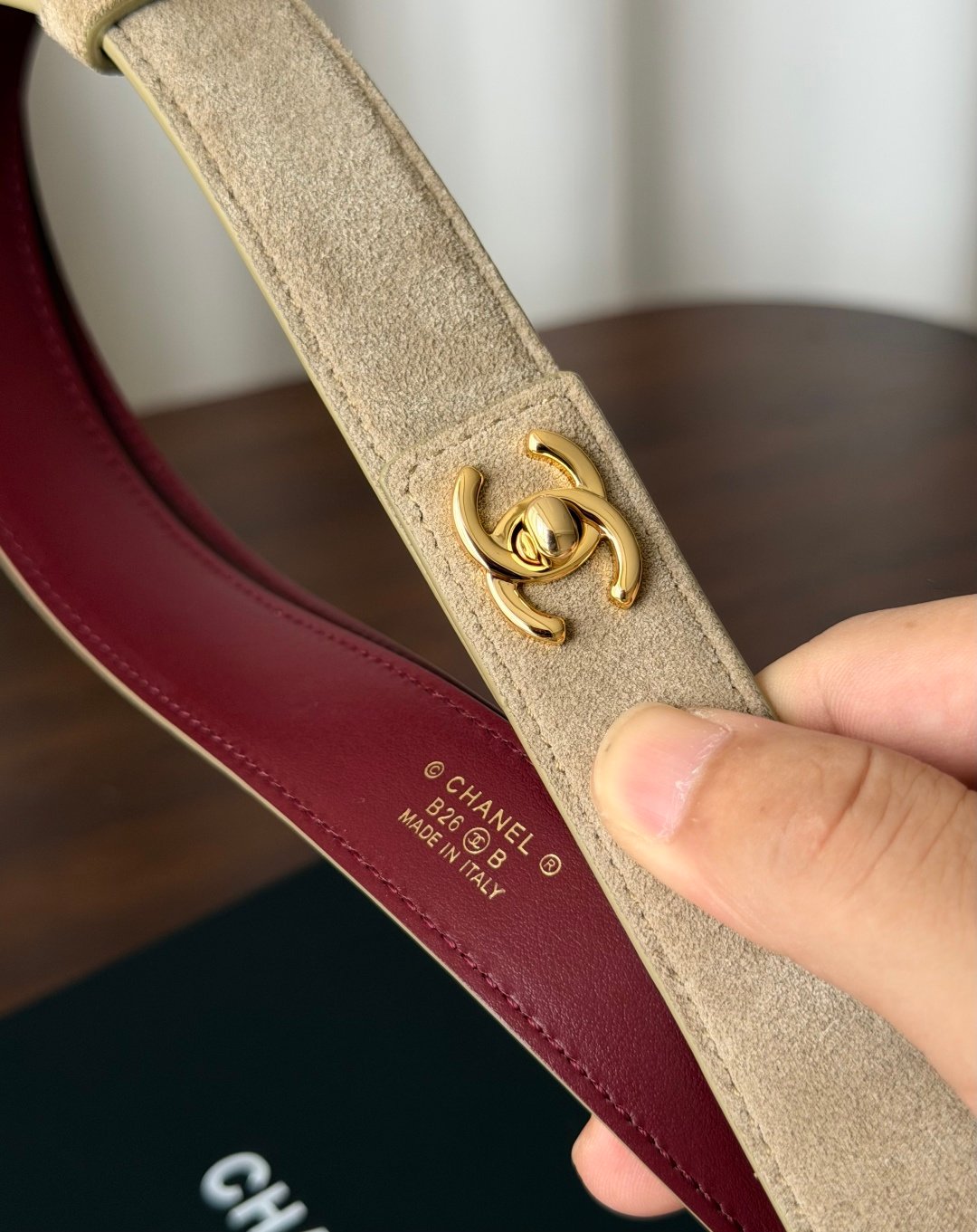 [CHANEL] 샤넬 26B CC 턴락 레더 벨트
