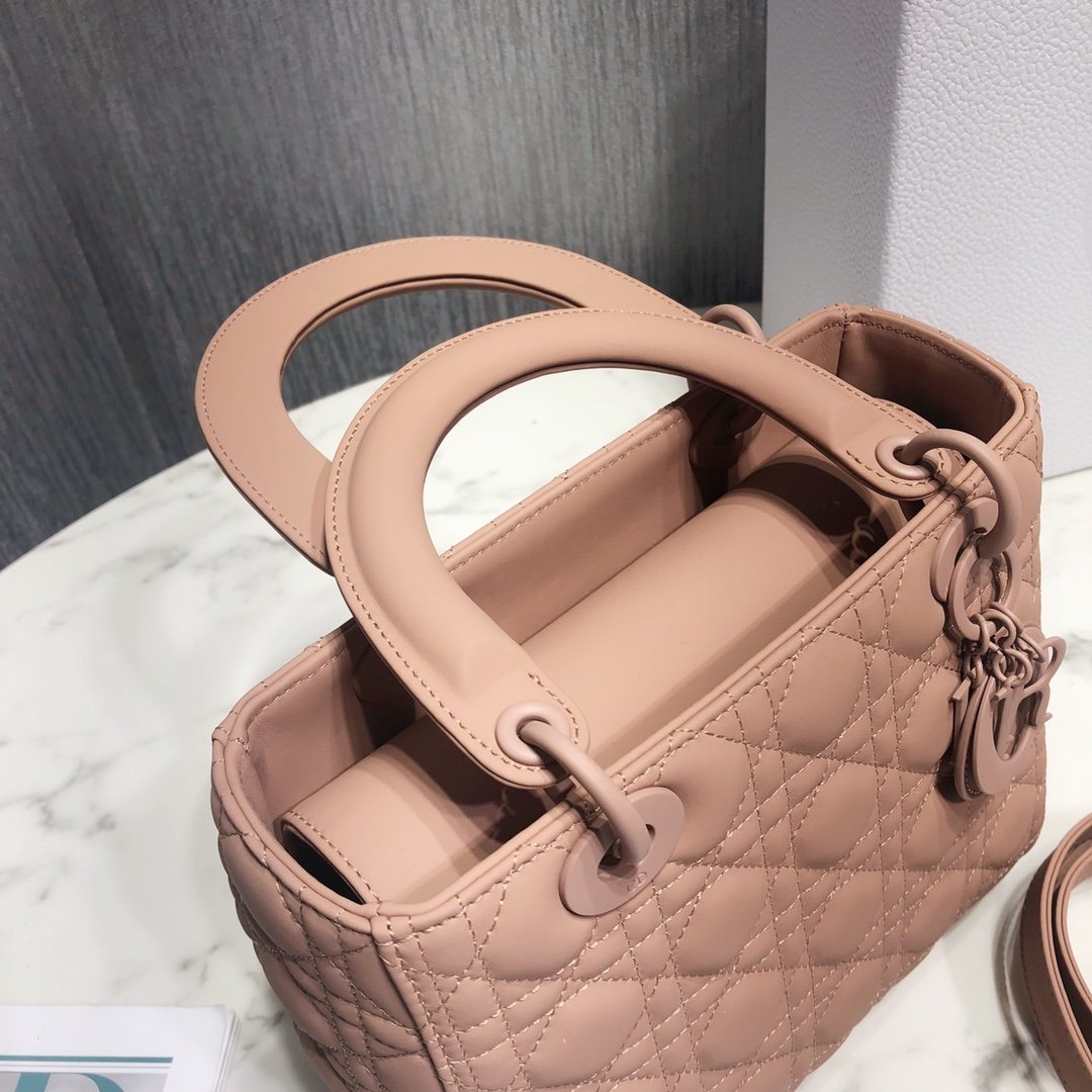 [DIOR] 디올 Lady Dior 미디엄 까나쥬 레더 백