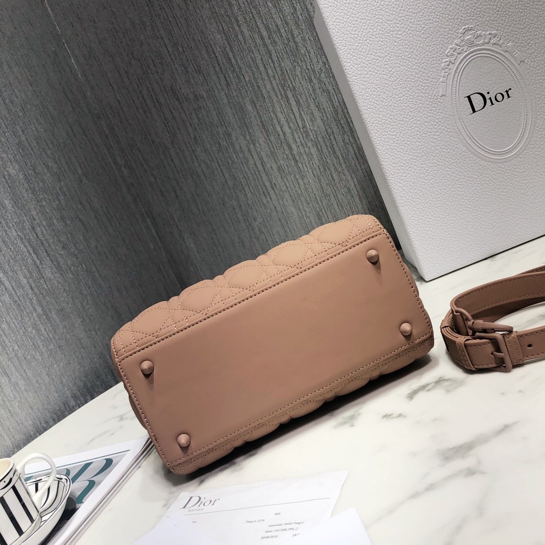 [DIOR] 디올 Lady Dior 미디엄 까나쥬 레더 백