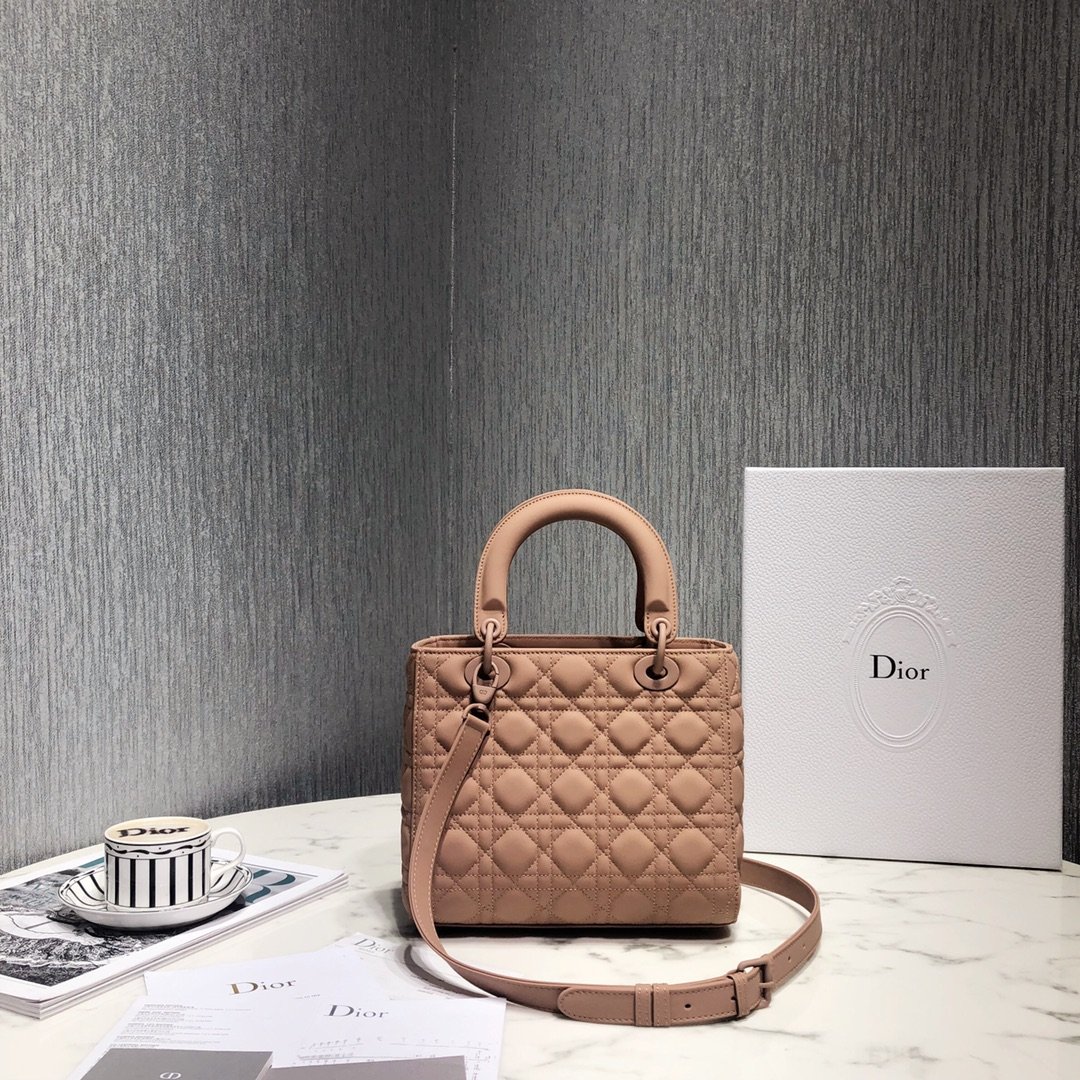 [DIOR] 디올 Lady Dior 미디엄 까나쥬 레더 백