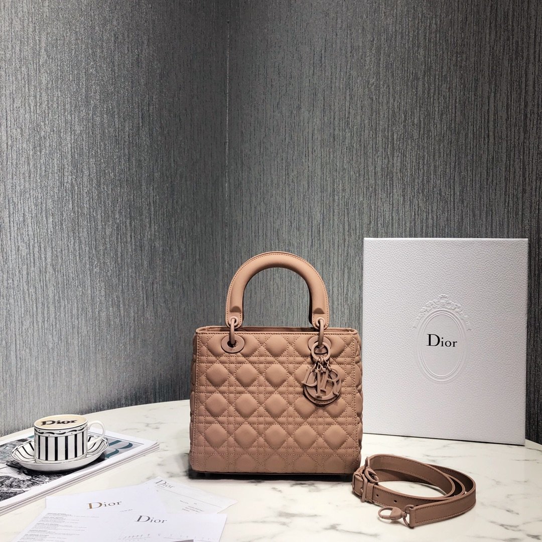 [DIOR] 디올 Lady Dior 미디엄 까나쥬 레더 백