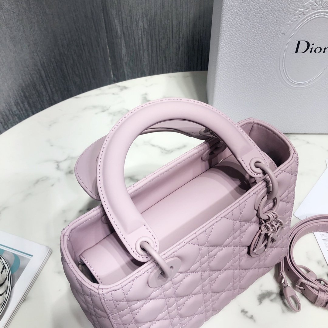 [DIOR] 디올 Lady Dior 미디엄 까나쥬 레더 백