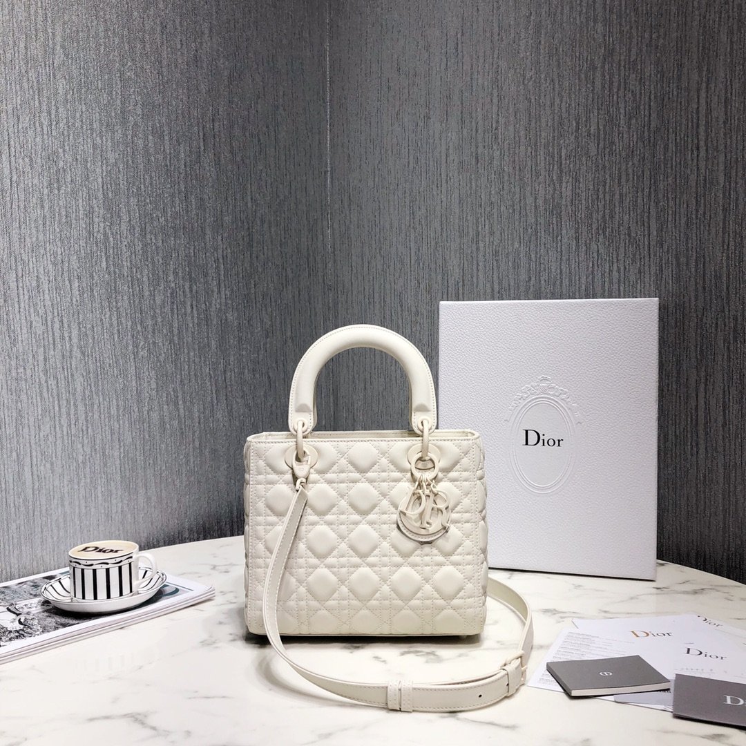 [DIOR] 디올 Lady Dior 미디엄 까나쥬 레더 백