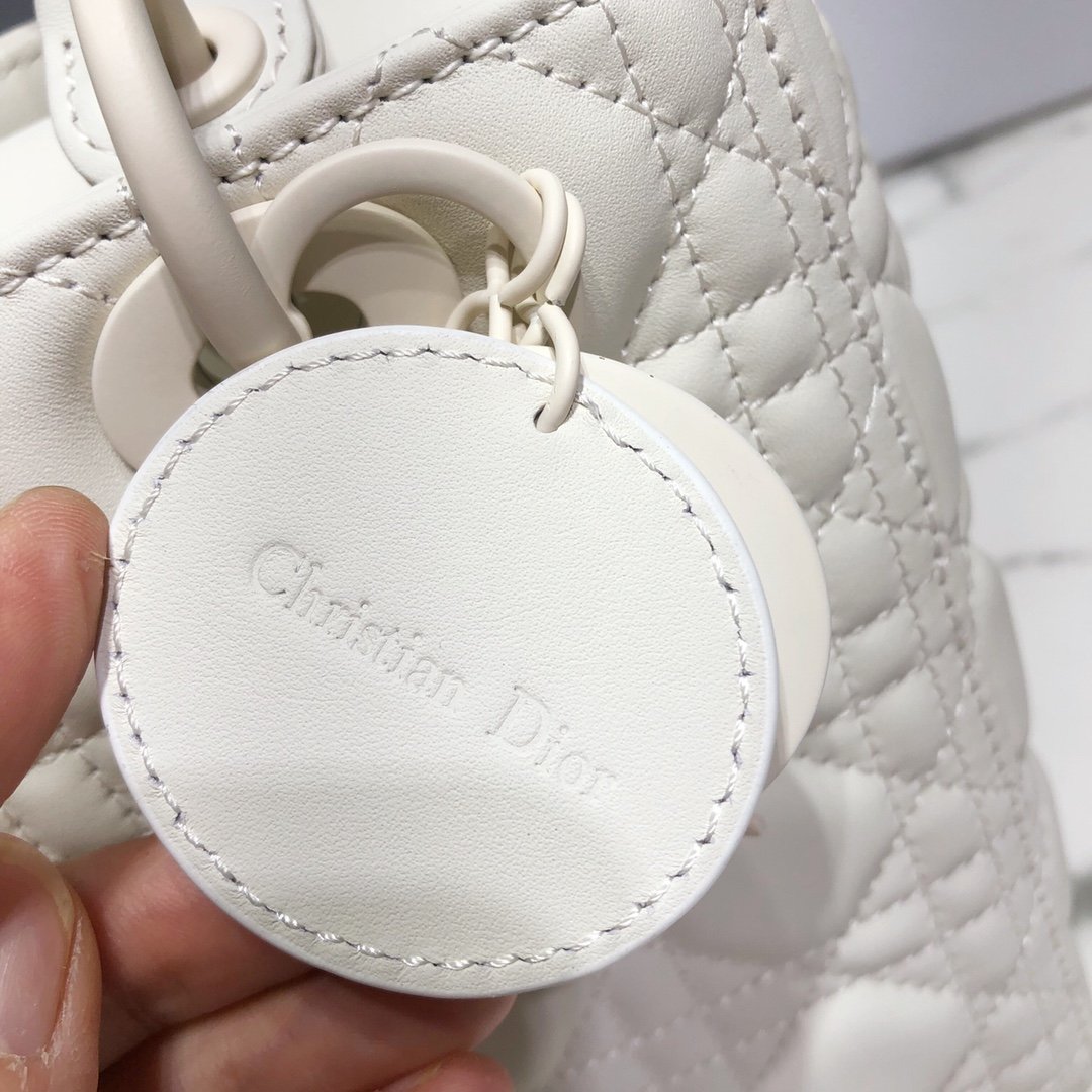 [DIOR] 디올 Lady Dior 미디엄 까나쥬 레더 백