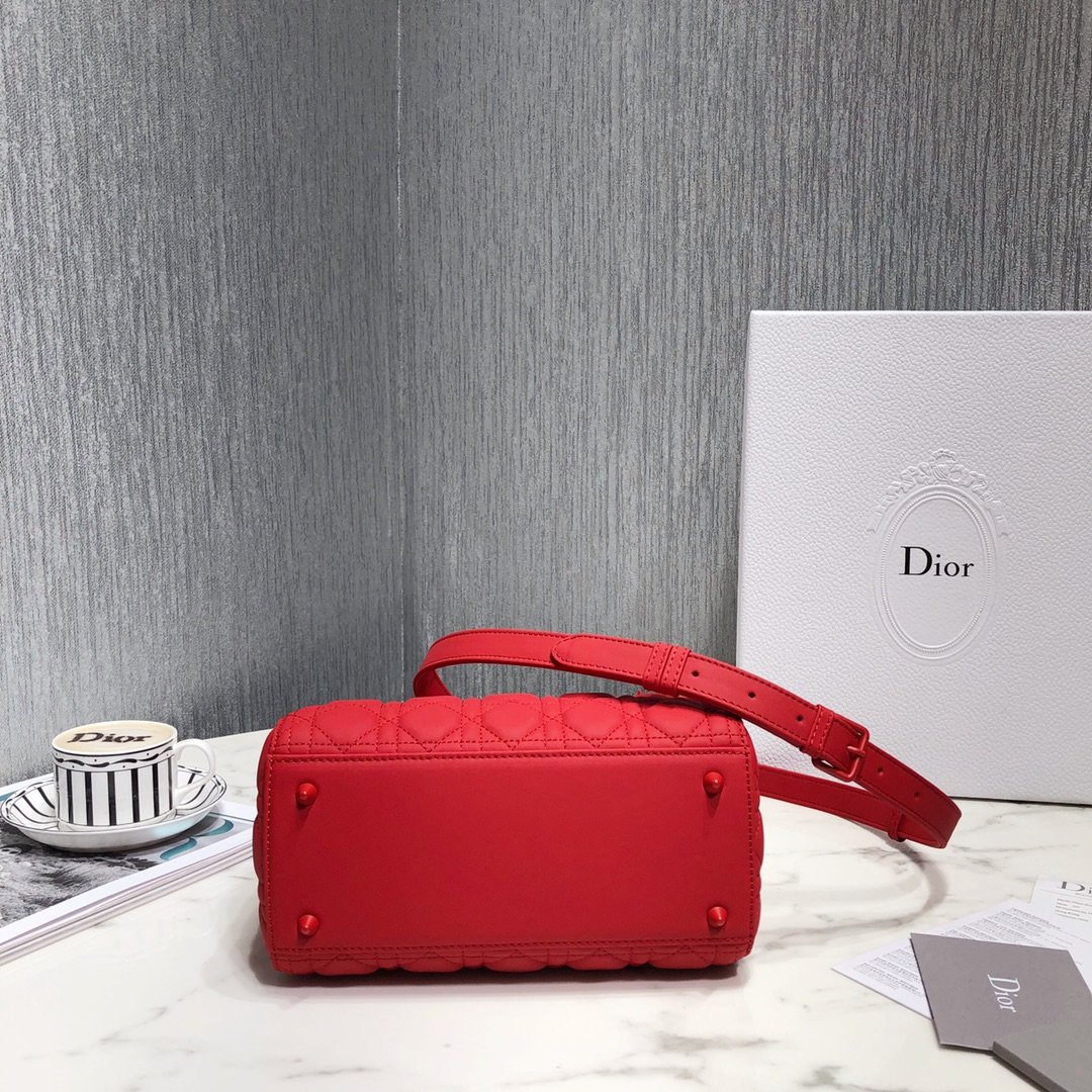 [DIOR] 디올 Lady Dior 미디엄 까나쥬 레더 백