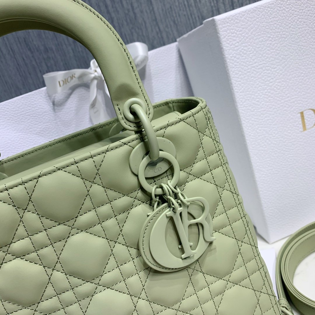 [DIOR] 디올 Lady Dior 미디엄 까나쥬 레더 백
