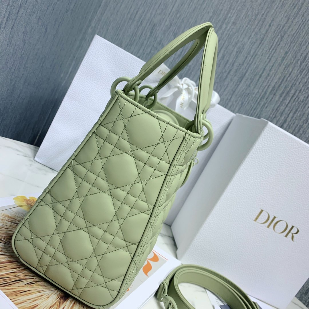 [DIOR] 디올 Lady Dior 미디엄 까나쥬 레더 백