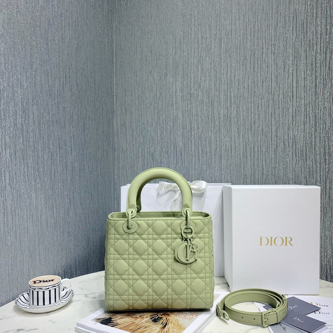 [DIOR] 디올 Lady Dior 미디엄 까나쥬 레더 백