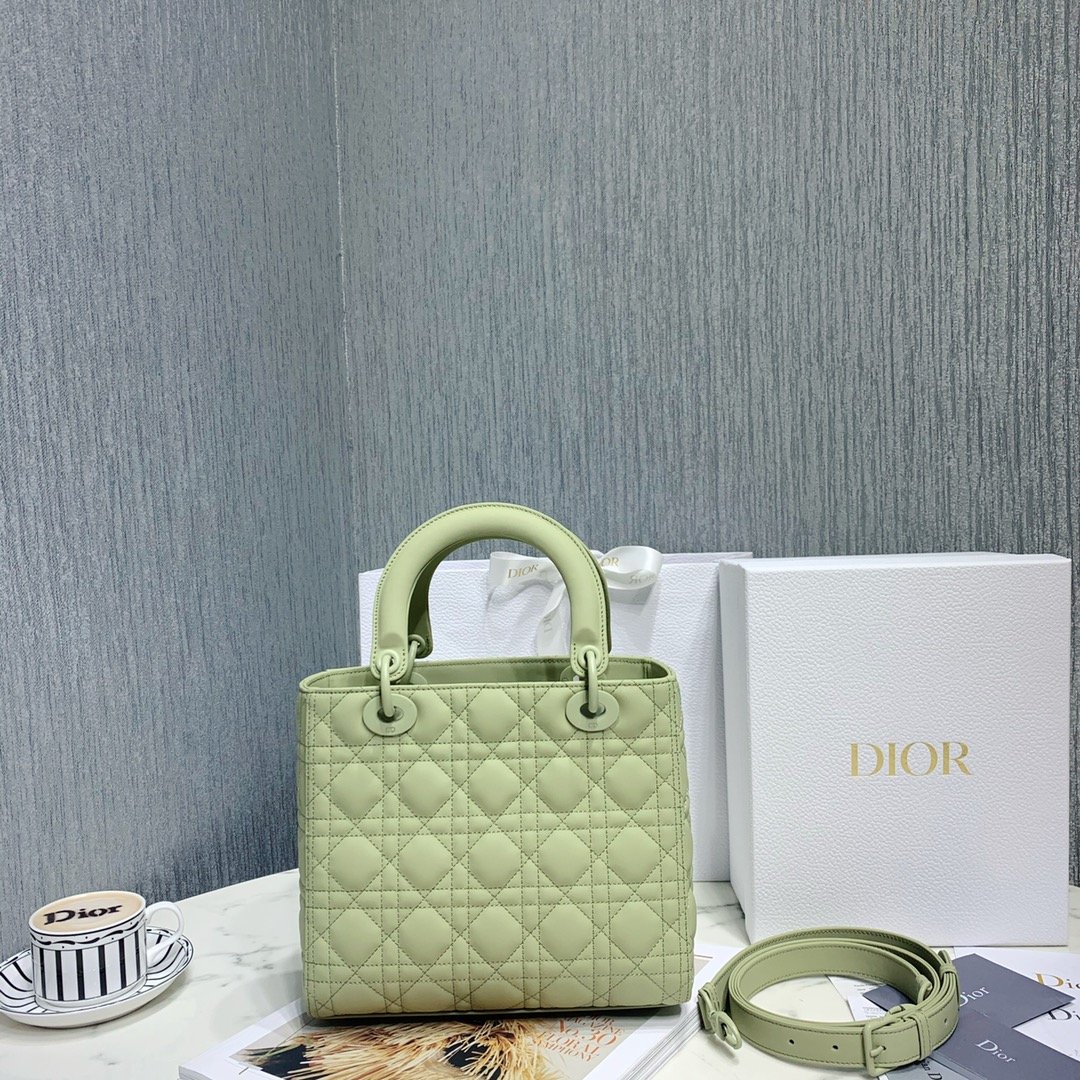 [DIOR] 디올 Lady Dior 미디엄 까나쥬 레더 백