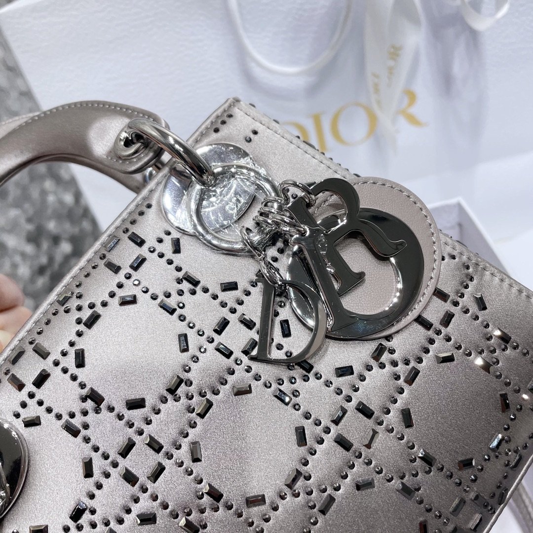 [DIOR] 디올 Lady Dior 미니 크리스탈 자수 새틴 백