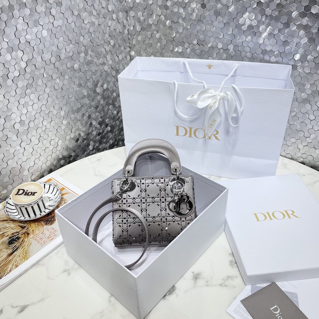 [DIOR] 디올 Lady Dior 미니 크리스탈 자수 새틴 백