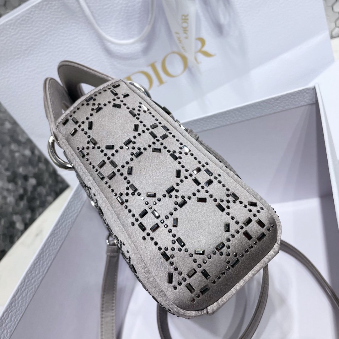 [DIOR] 디올 Lady Dior 미니 크리스탈 자수 새틴 백