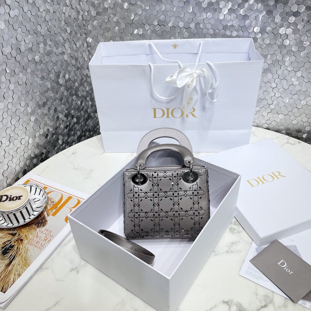 [DIOR] 디올 Lady Dior 미니 크리스탈 자수 새틴 백