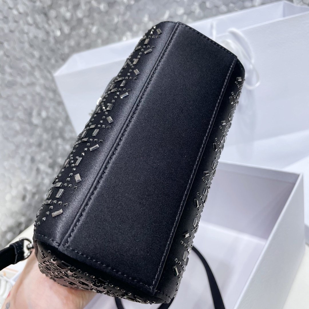 [DIOR] 디올 Lady Dior 미니 크리스탈 자수 새틴 백