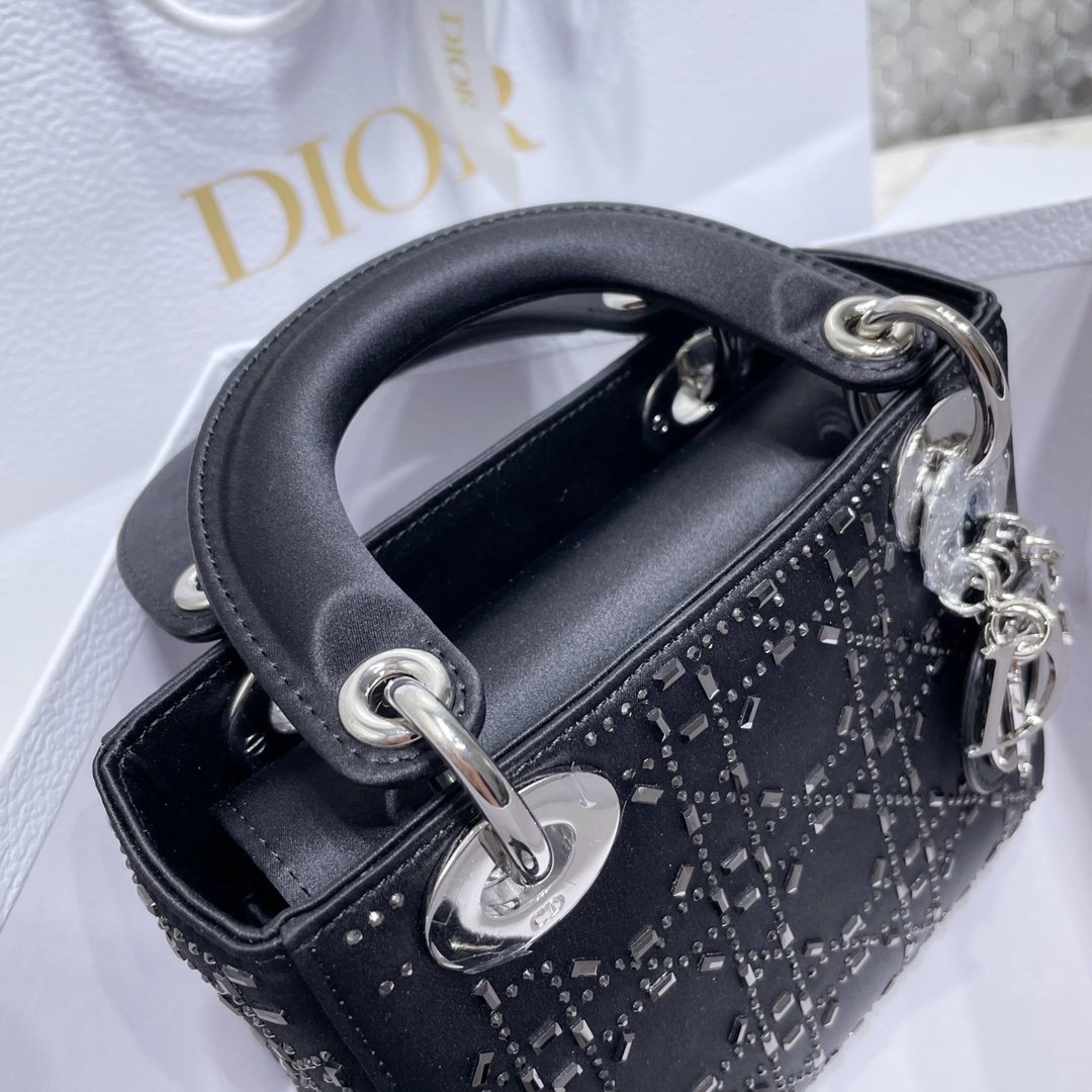 [DIOR] 디올 Lady Dior 미니 크리스탈 자수 새틴 백