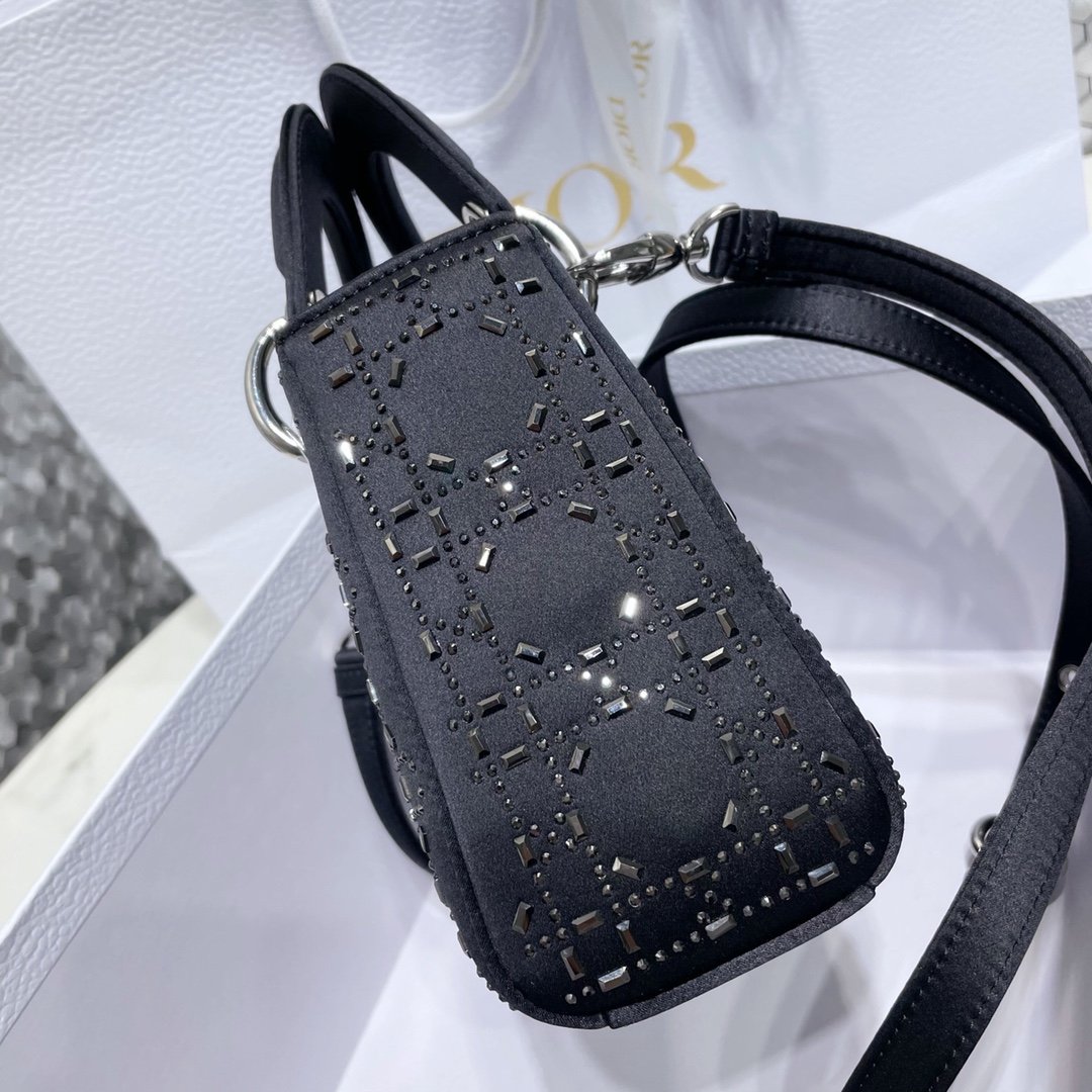 [DIOR] 디올 Lady Dior 미니 크리스탈 자수 새틴 백