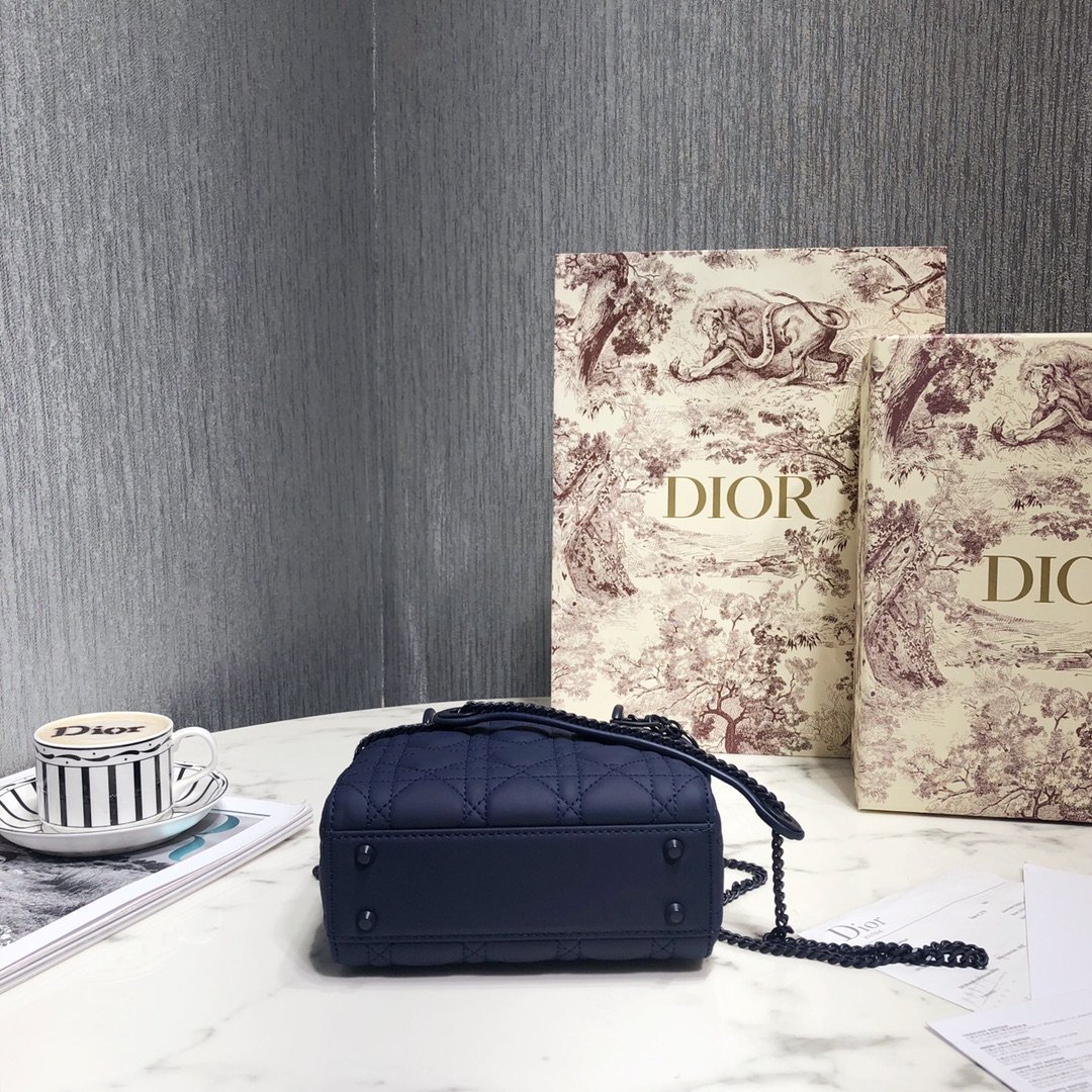 [DIOR] Lady Dior 미니 까나쥬 레더 백