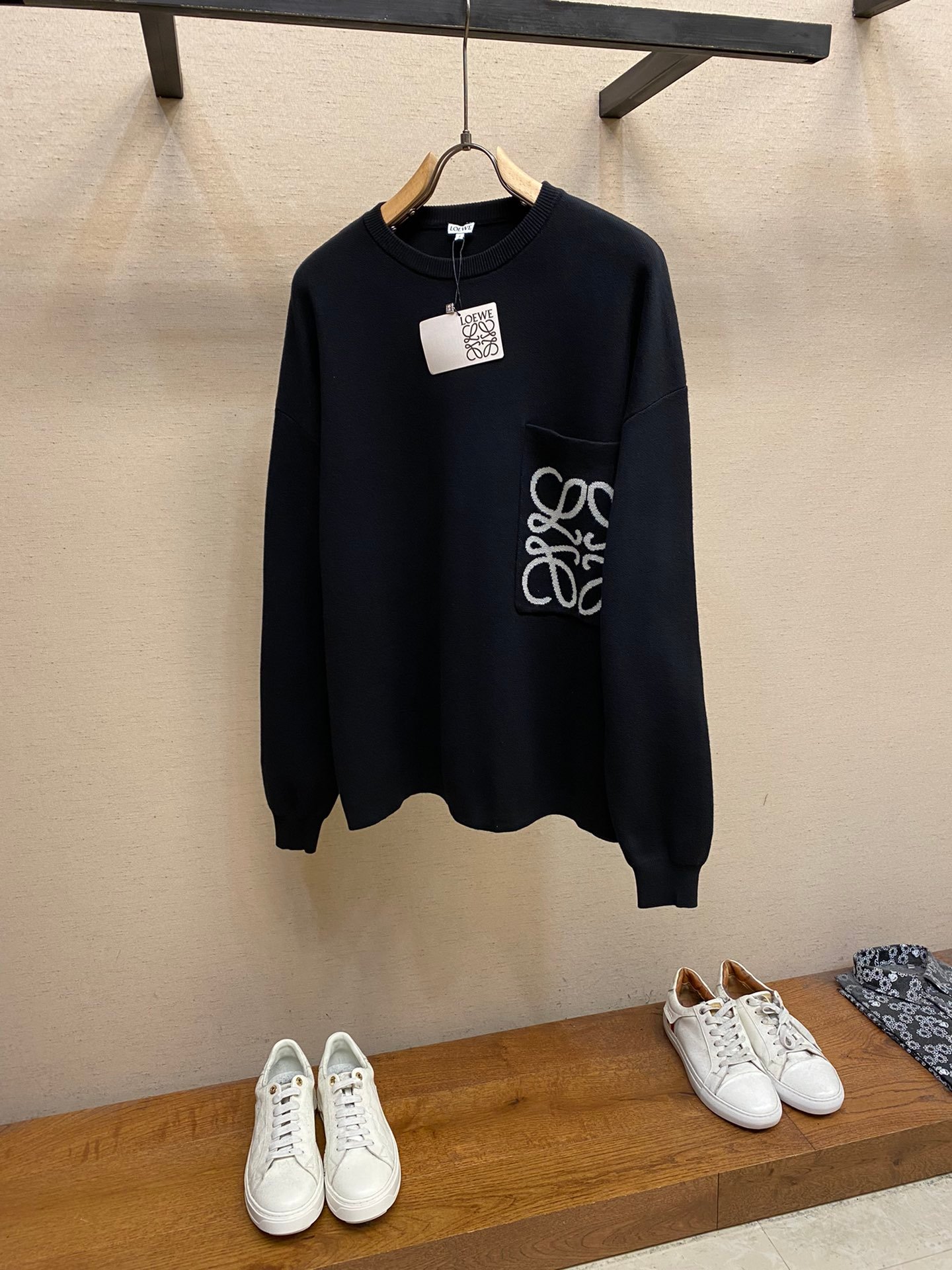 [LOEWE] 로에베 아나그램 포켓 크루넥 니트