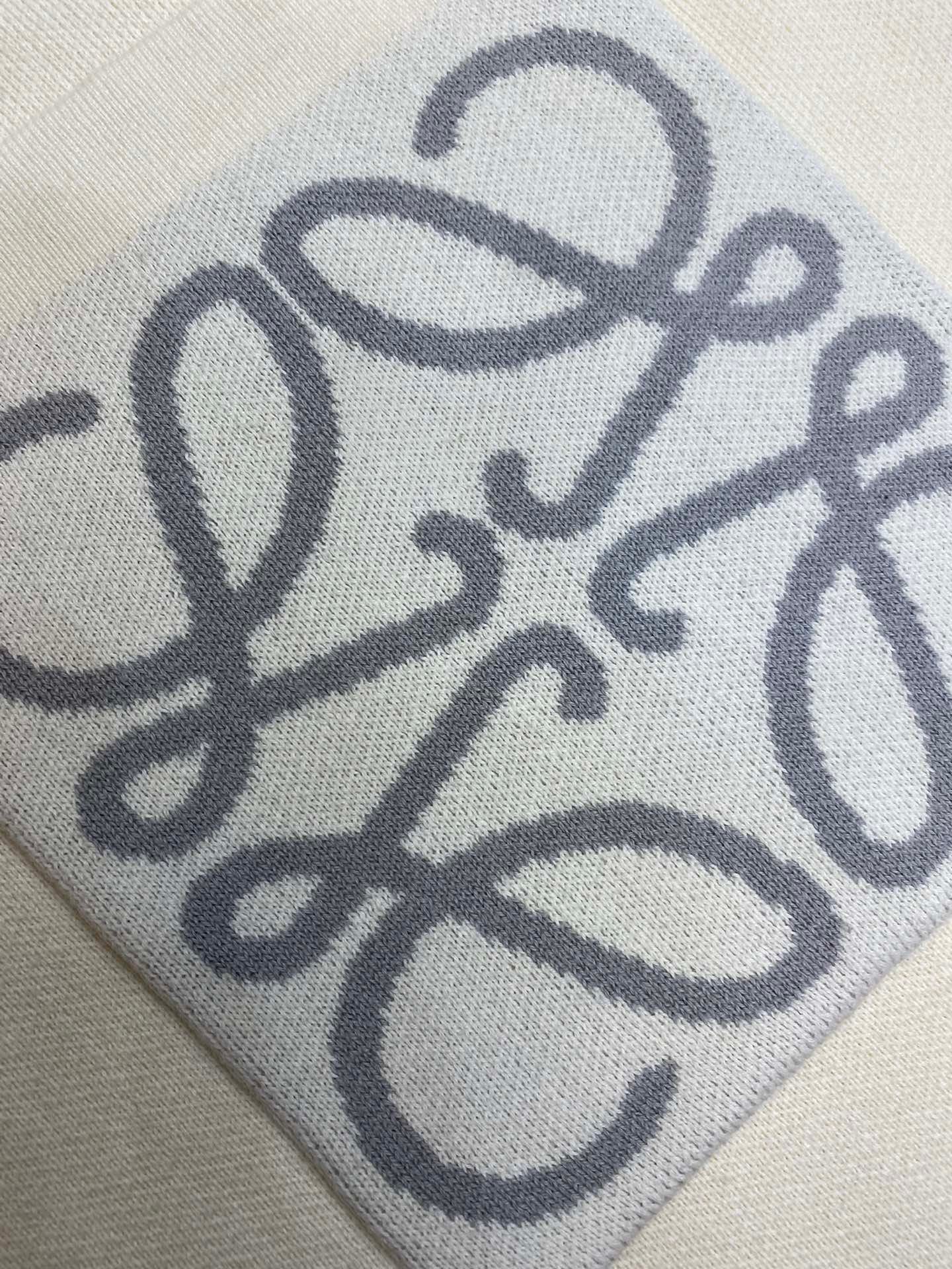 [LOEWE] 로에베 아나그램 포켓 크루넥 니트