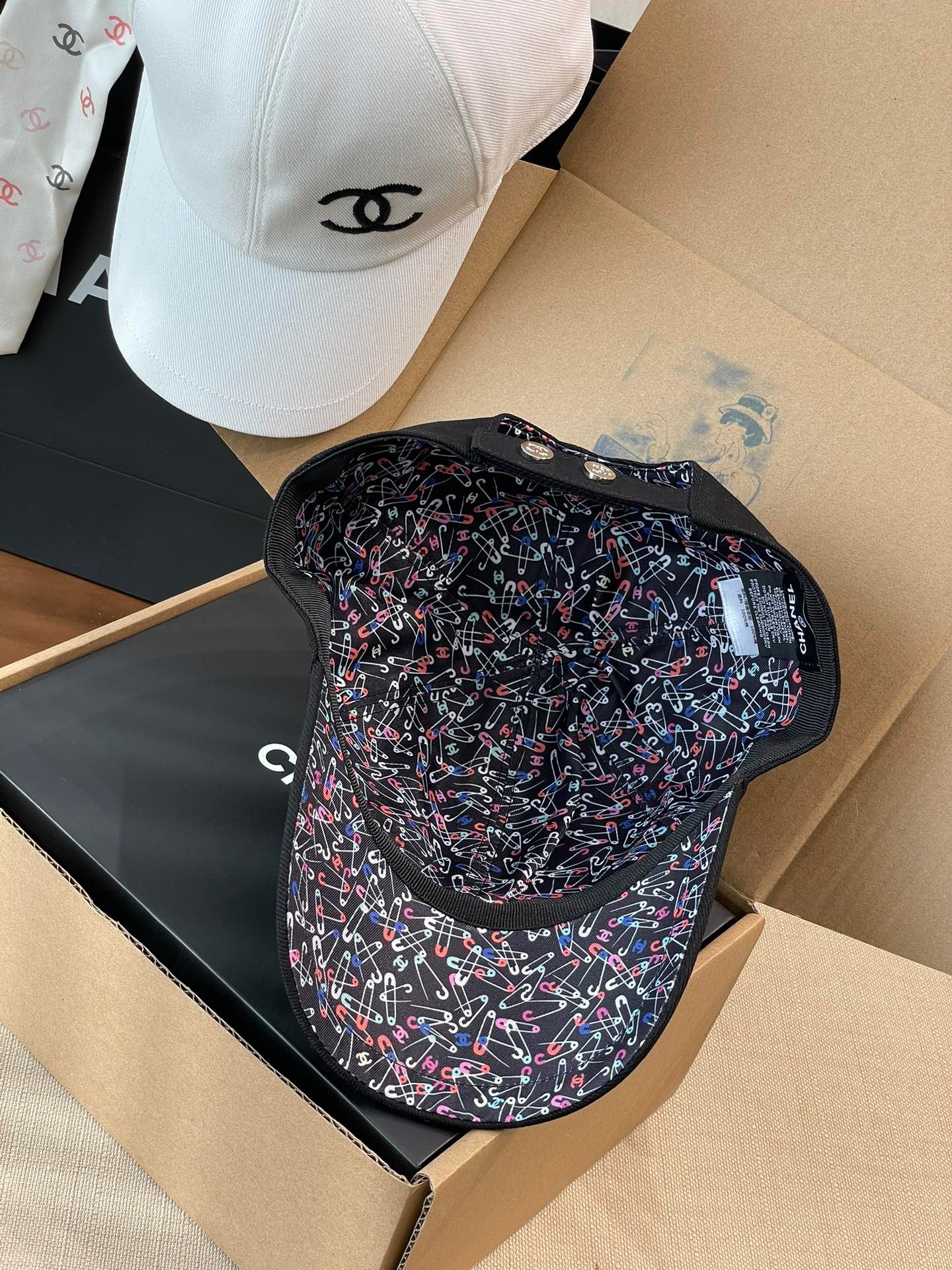 [CHANEL] 샤넬 CC 로고 자수 베이스볼 캡