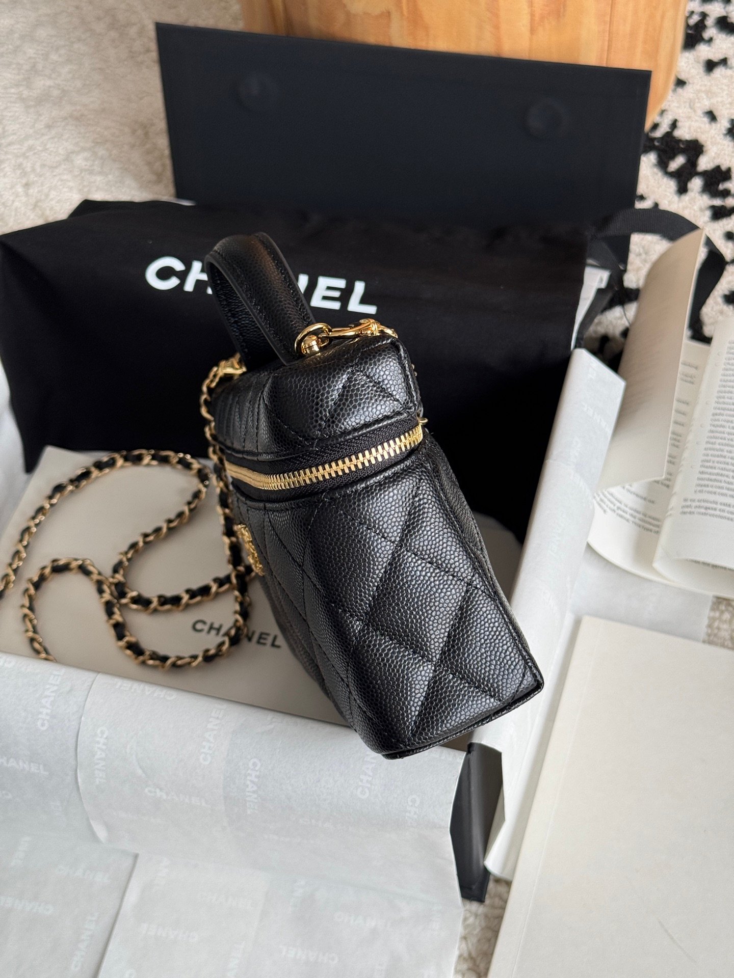 [CHANEL] 샤넬 퀼팅 캐비어 탑핸들 체인 베니티 백