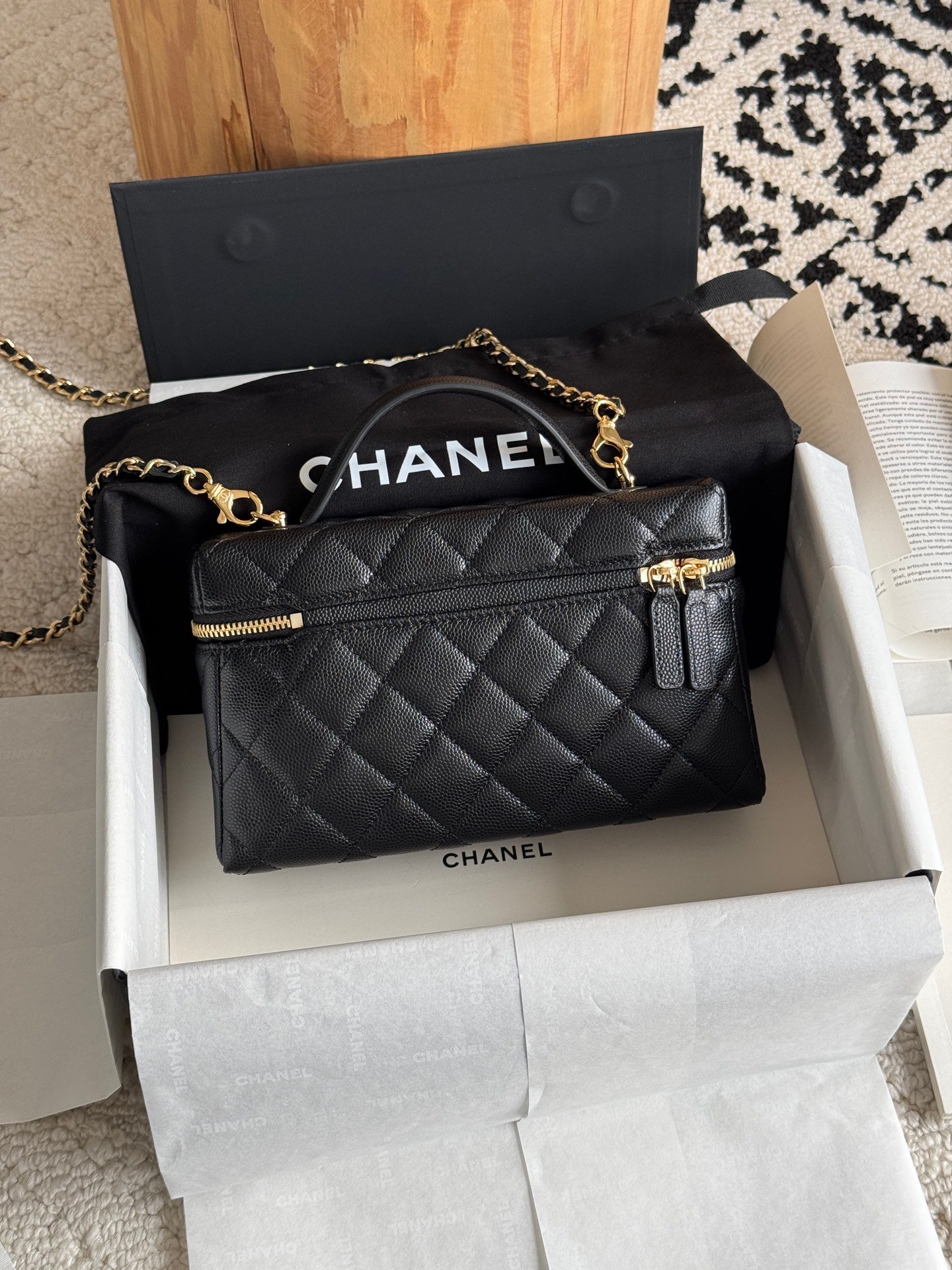 [CHANEL] 샤넬 퀼팅 캐비어 탑핸들 체인 베니티 백