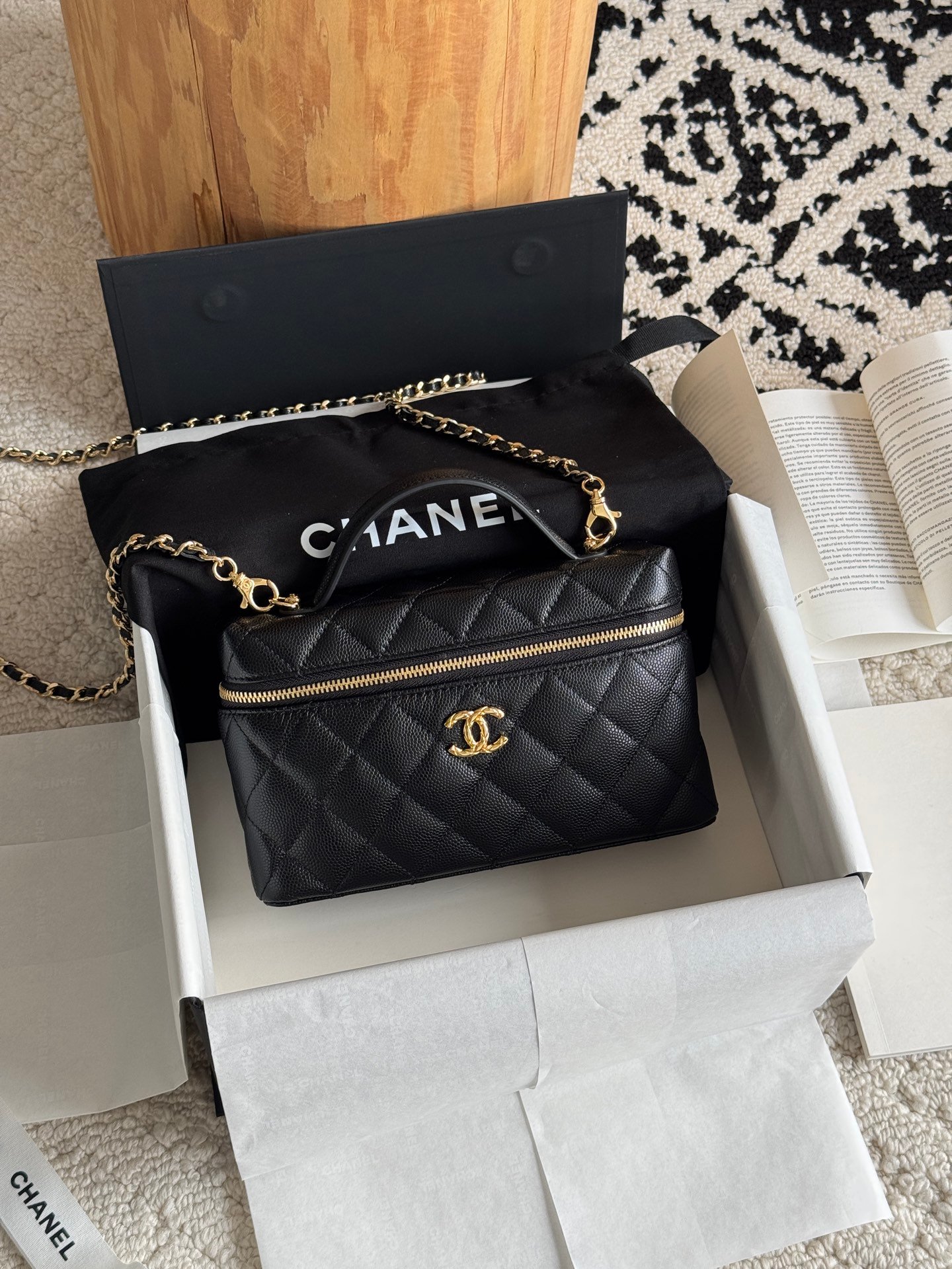 [CHANEL] 샤넬 퀼팅 캐비어 탑핸들 체인 베니티 백