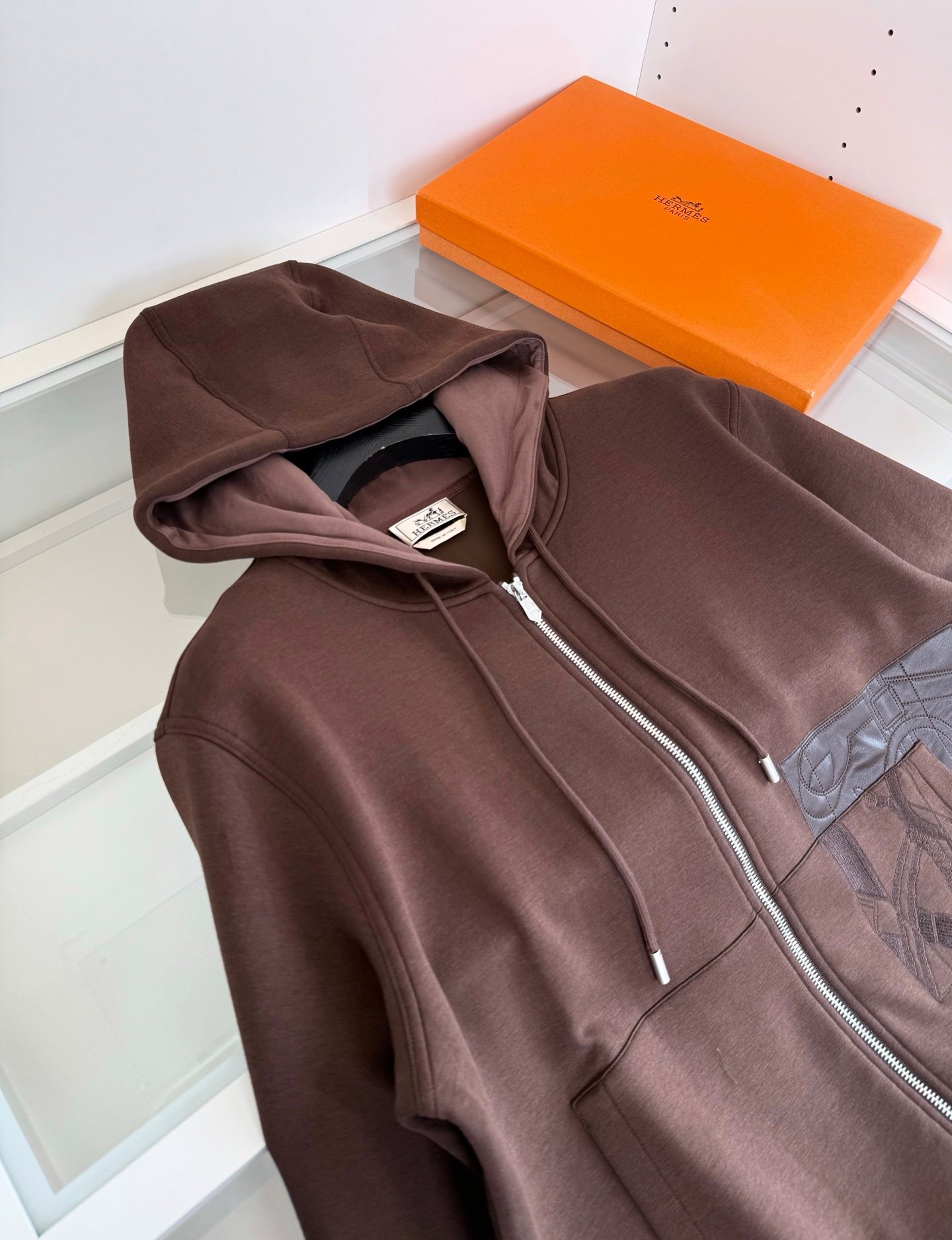 [HERMÈS] 에르메스 레더 패치 자수 후드 집업