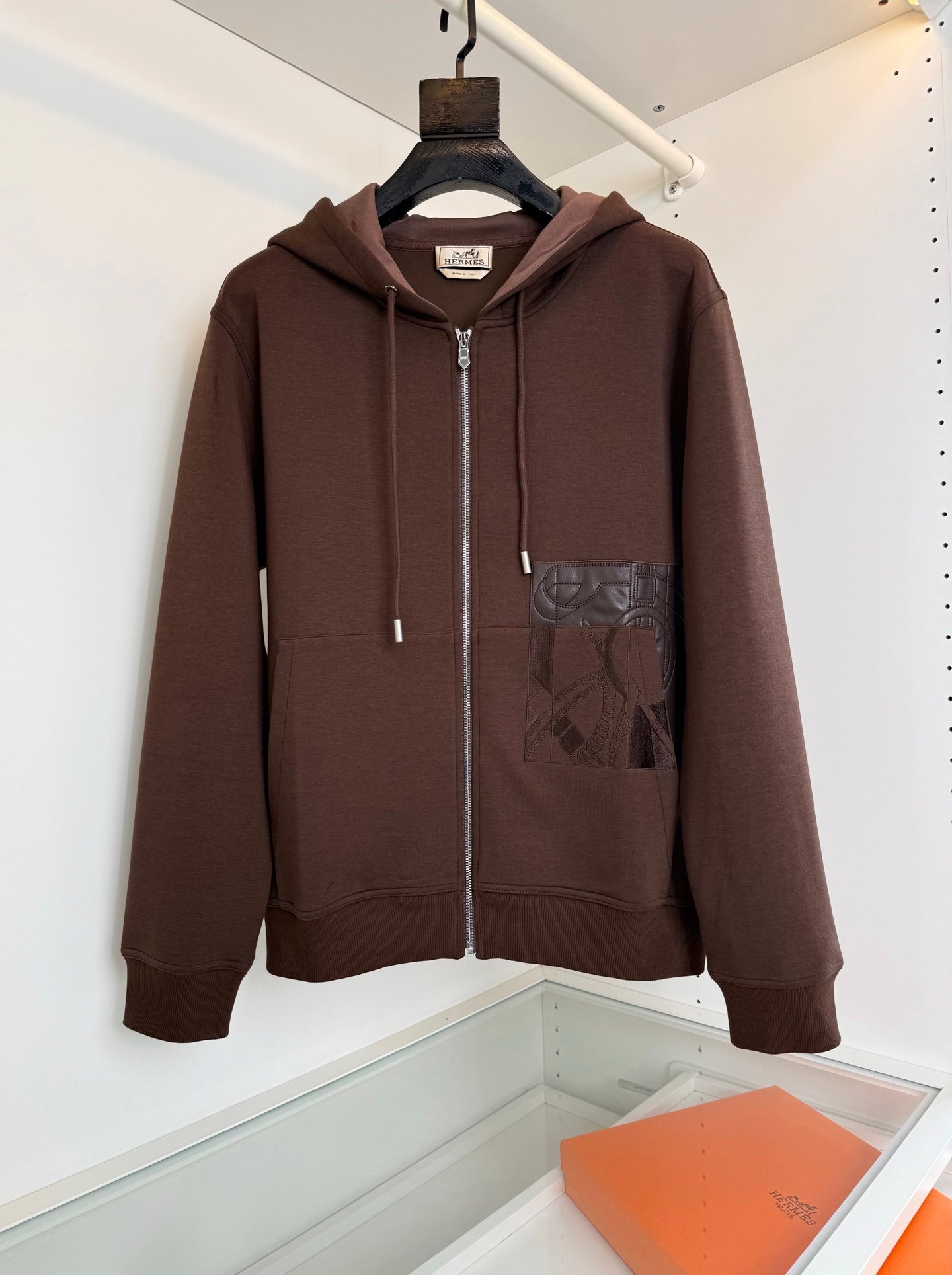 [HERMÈS] 에르메스 레더 패치 자수 후드 집업