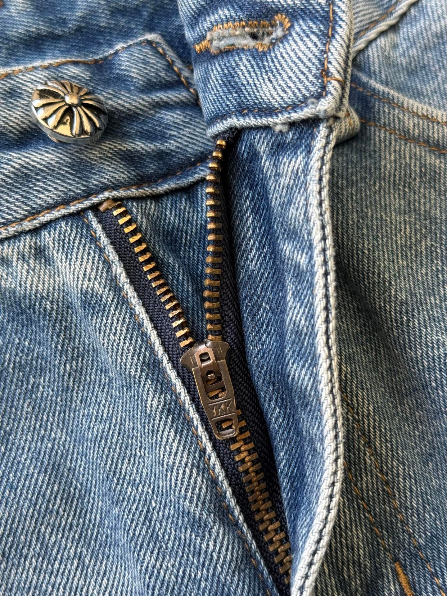 [CHROME HEARTS] 크롬하츠 크로스 패치 워시드 데님 팬츠