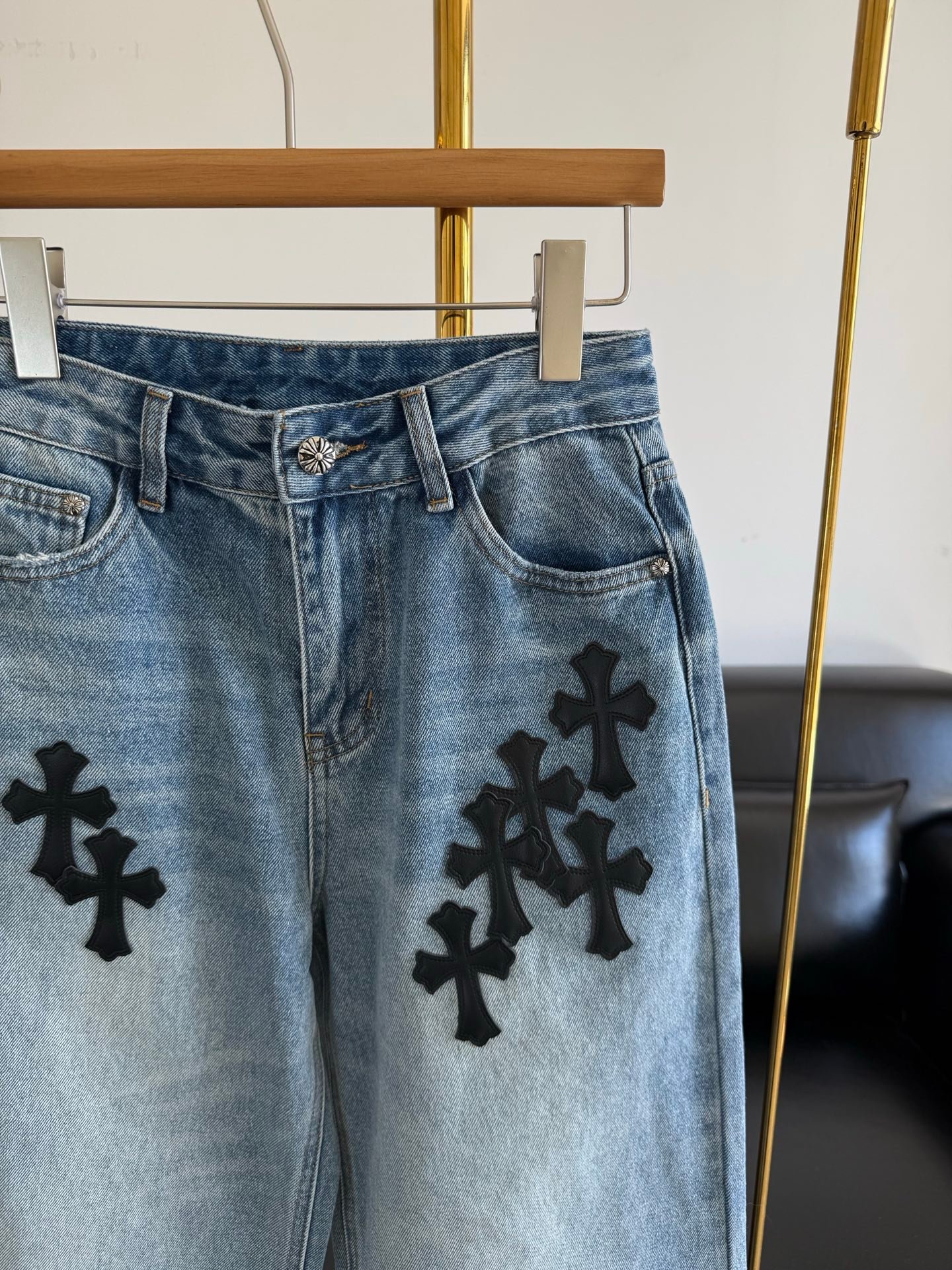 [CHROME HEARTS] 크롬하츠 크로스 패치 워시드 데님 팬츠