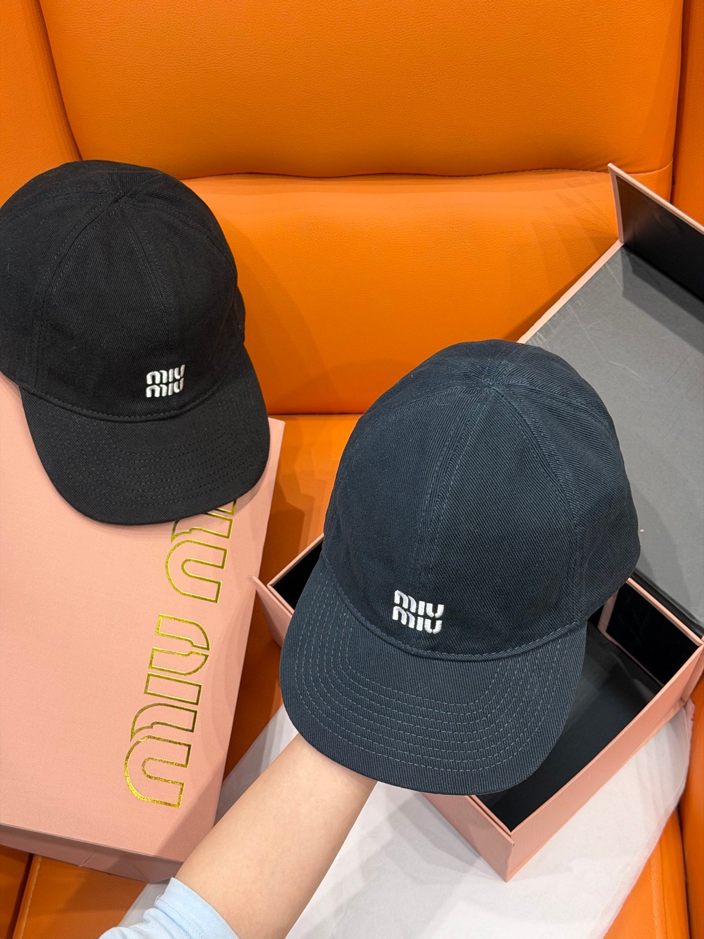 [MIU MIU] 미우미우 로고 자수 소프트 볼캡
