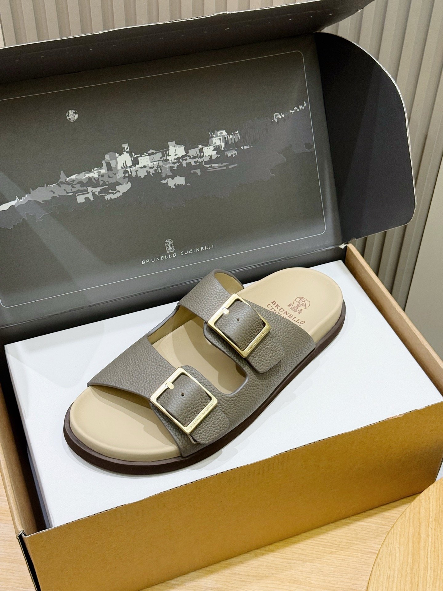 [BRUNELLO CUCINELLI] 브루넬로 쿠치넬리 더블 버클 레더 슬라이드