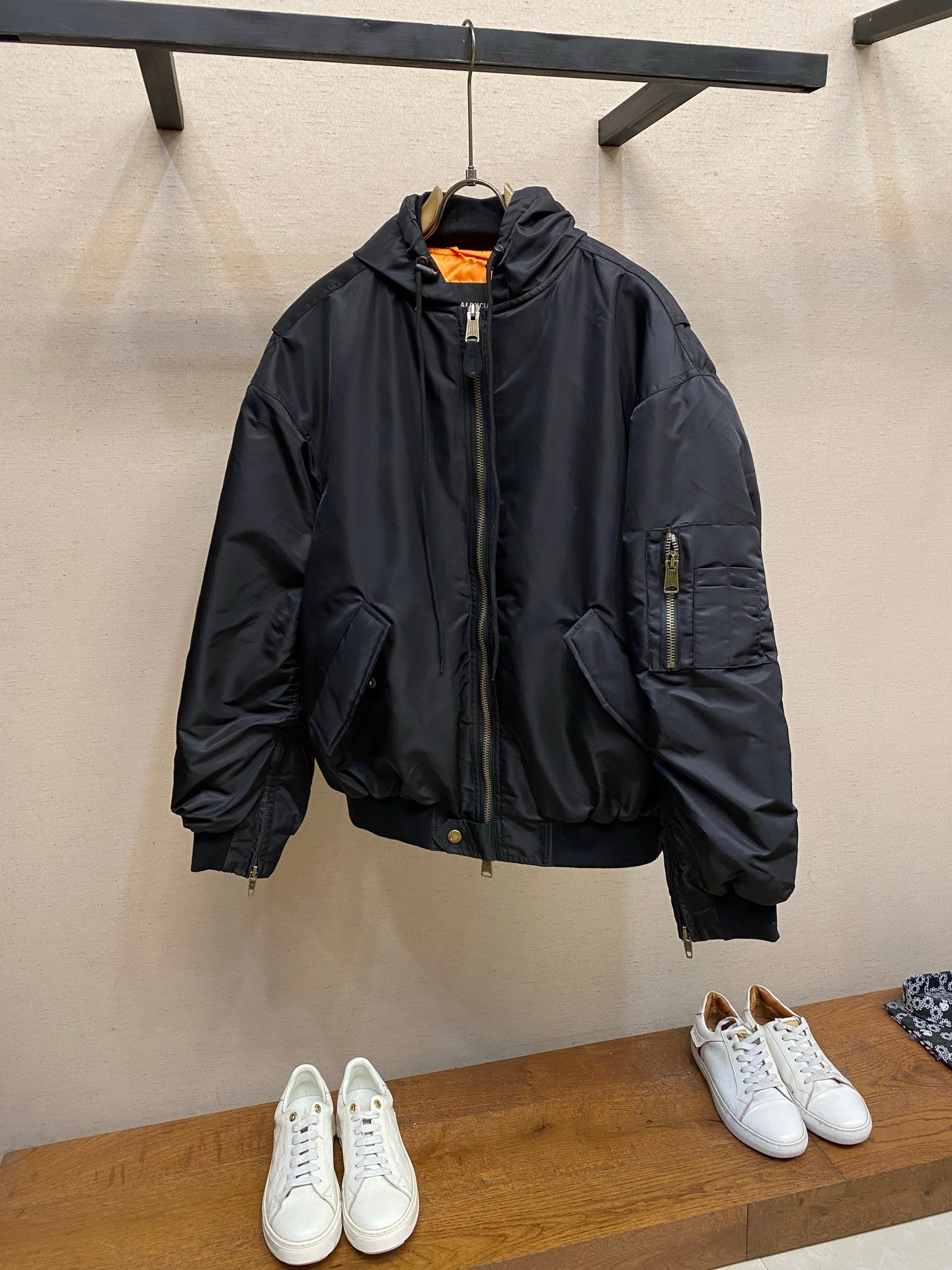 [BALENCIAGA] 발렌시아가 테이프 로고 패딩 봄버 재킷