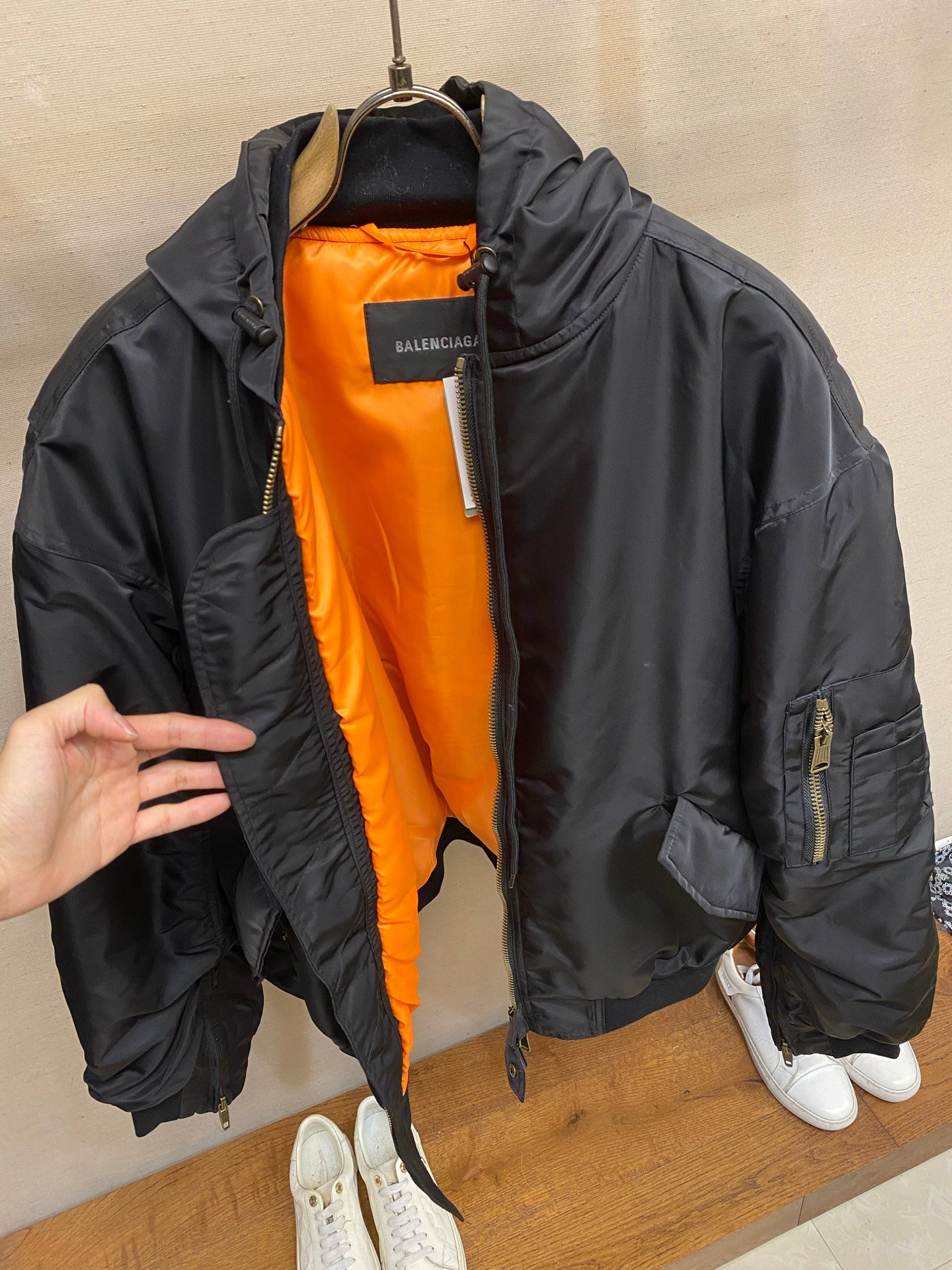 [BALENCIAGA] 발렌시아가 테이프 로고 패딩 봄버 재킷
