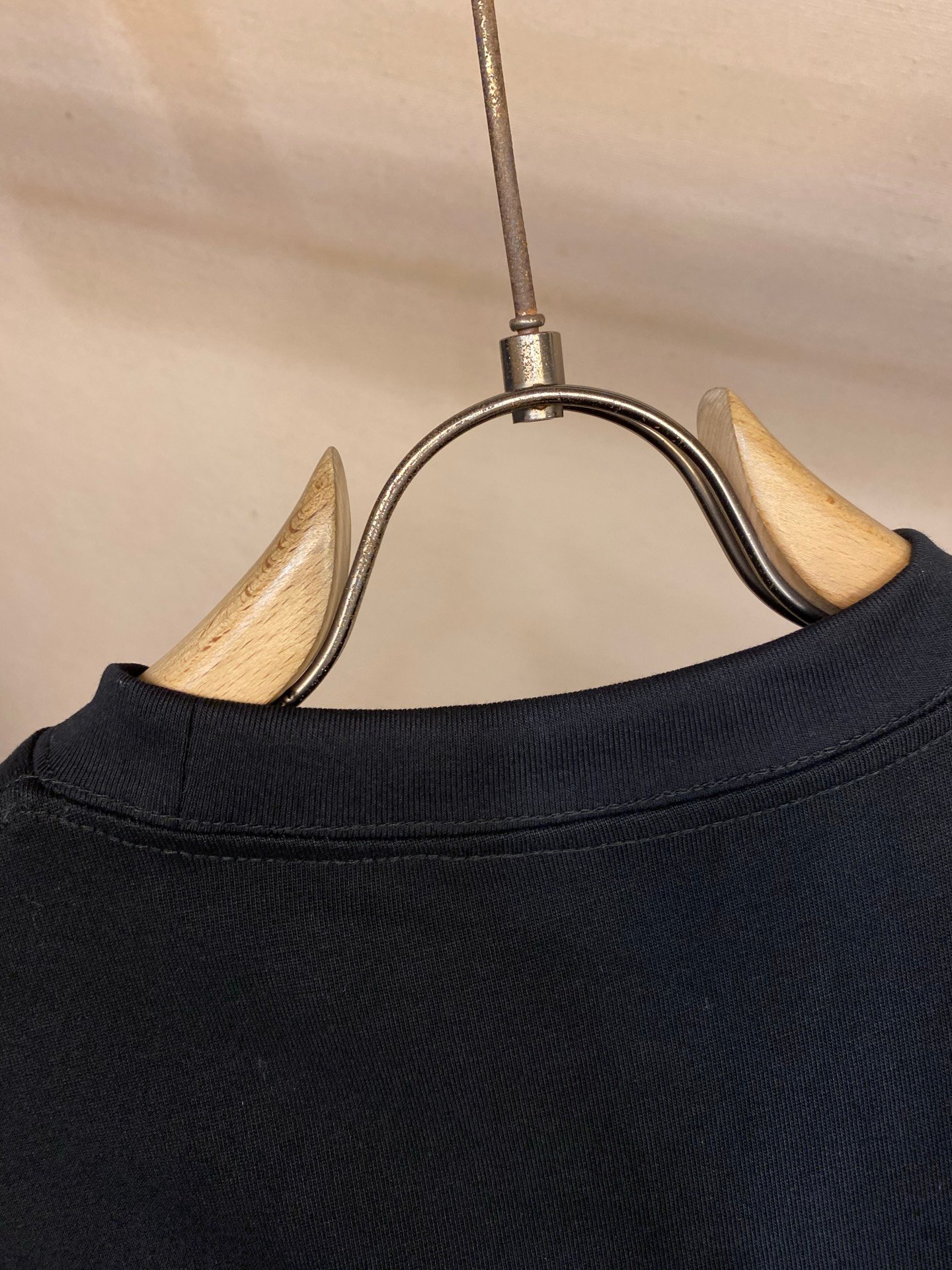 [BALENCIAGA] 발렌시아가 그래픽 자수 오버핏 롱슬리브 티셔츠