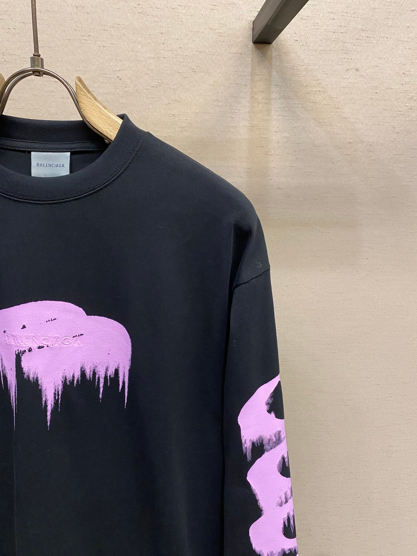 [BALENCIAGA] 발렌시아가 그래픽 자수 오버핏 롱슬리브 티셔츠