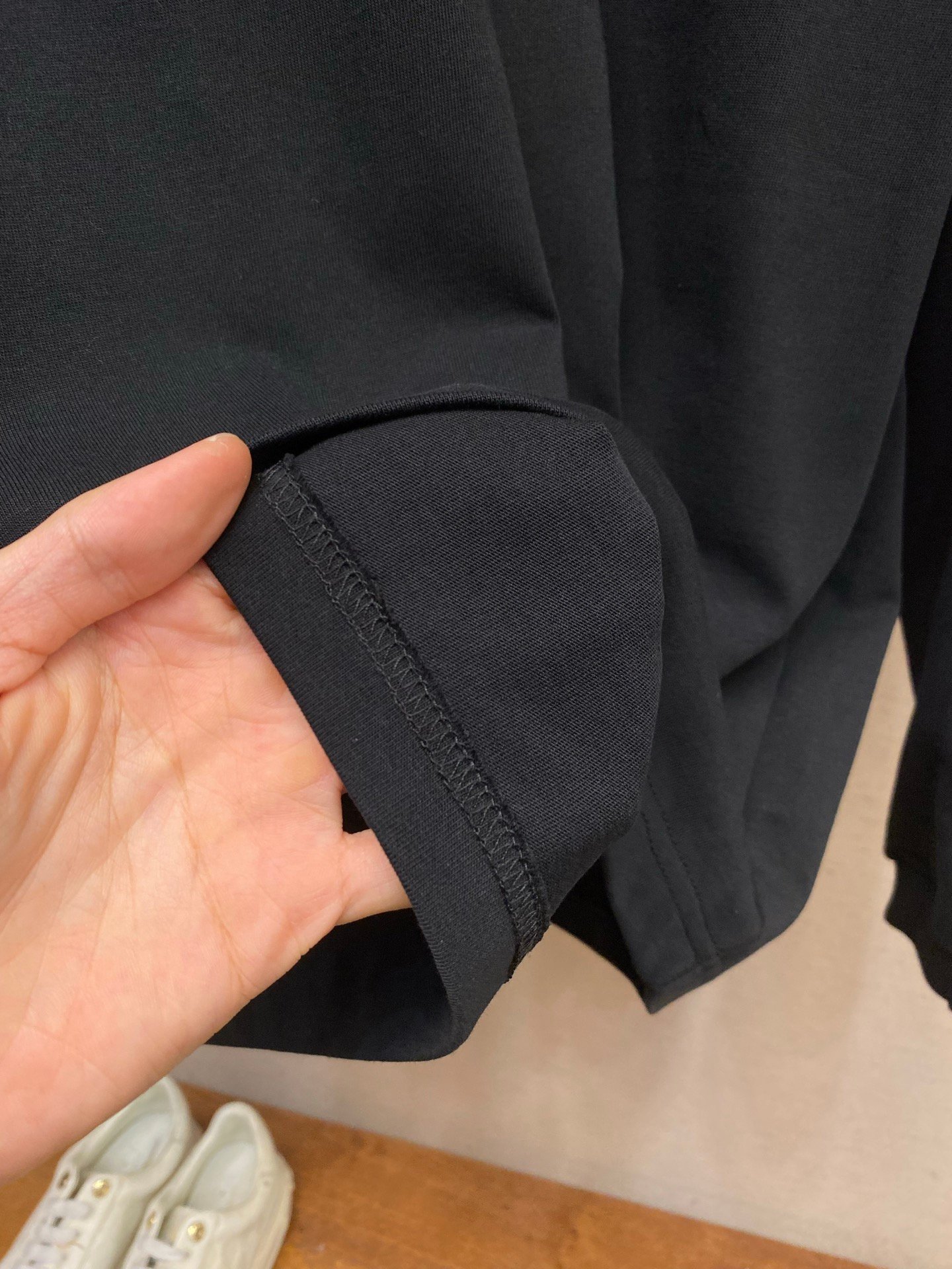 [BALENCIAGA] 발렌시아가 그래픽 자수 오버핏 롱슬리브 티셔츠