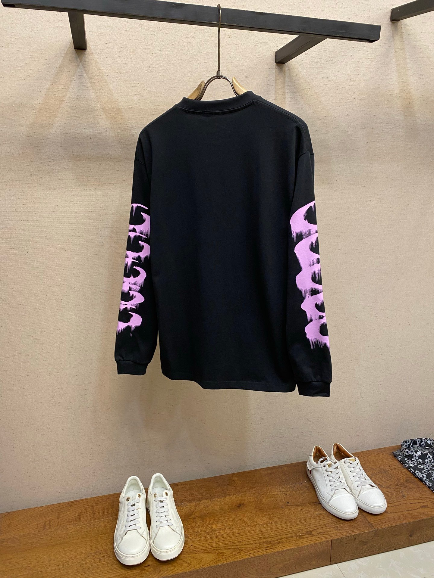 [BALENCIAGA] 발렌시아가 그래픽 자수 오버핏 롱슬리브 티셔츠