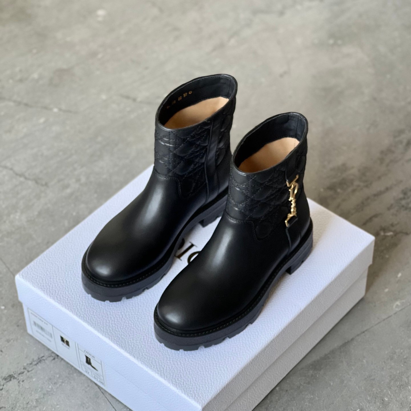 [DIOR] 디올 퀼팅 레더 첼시 부츠