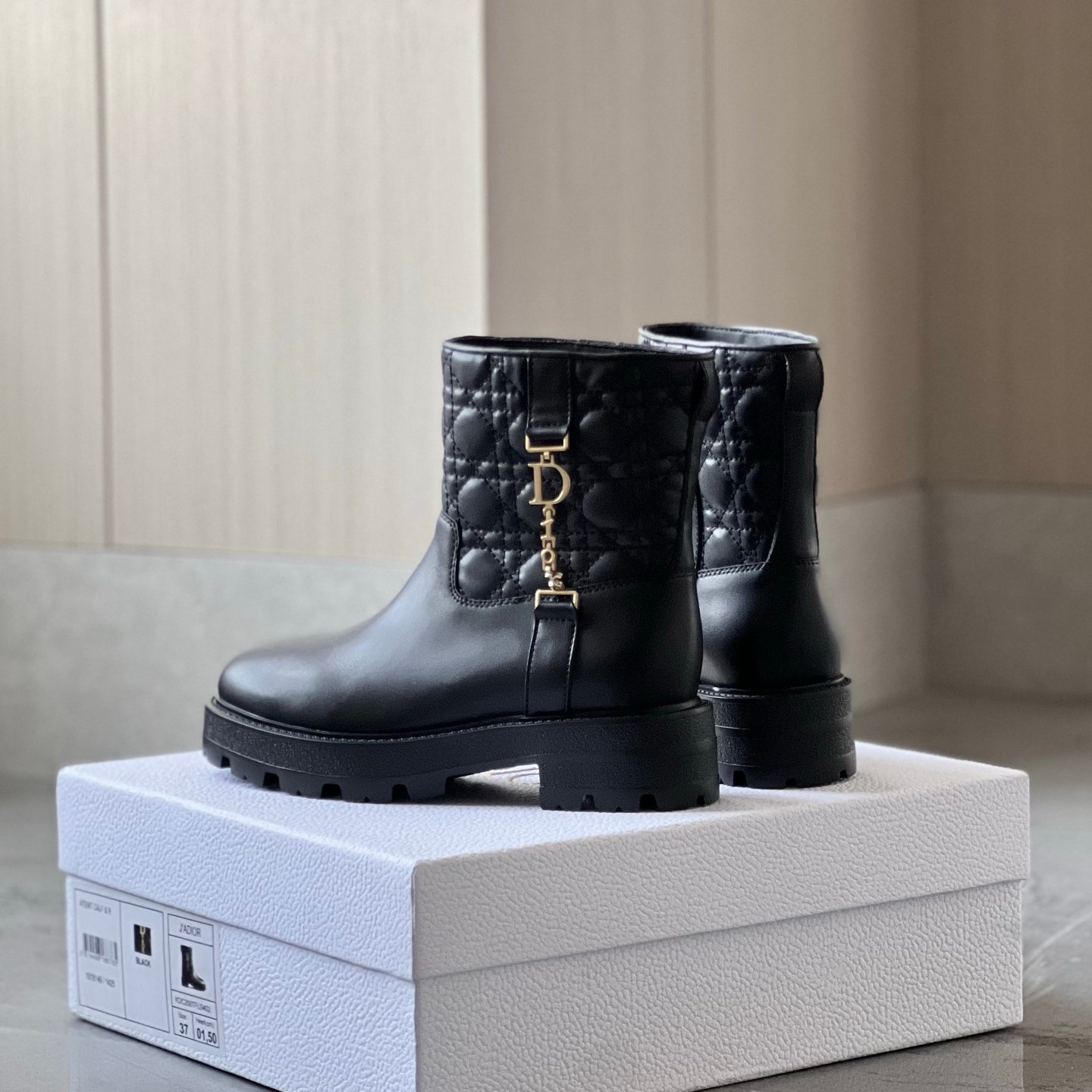[DIOR] 디올 퀼팅 레더 첼시 부츠