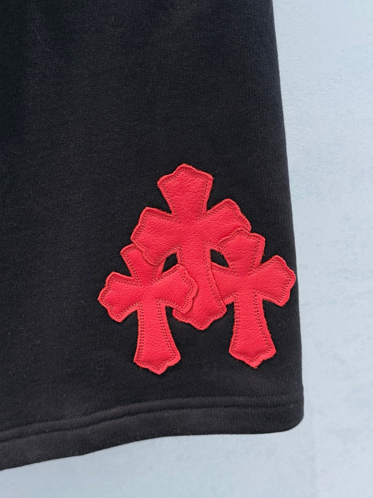 [CHROME HEARTS] 크롬하츠 레드 크로스 패치 스웨트 쇼츠