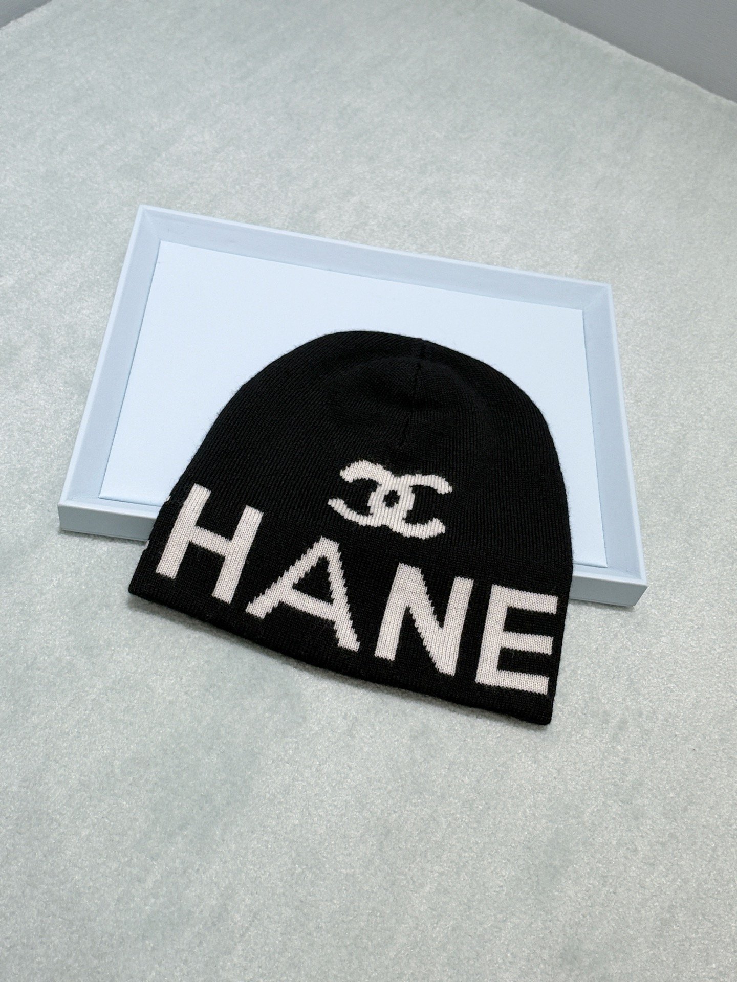 [CHANEL] 샤넬 26 로고 니트 비니