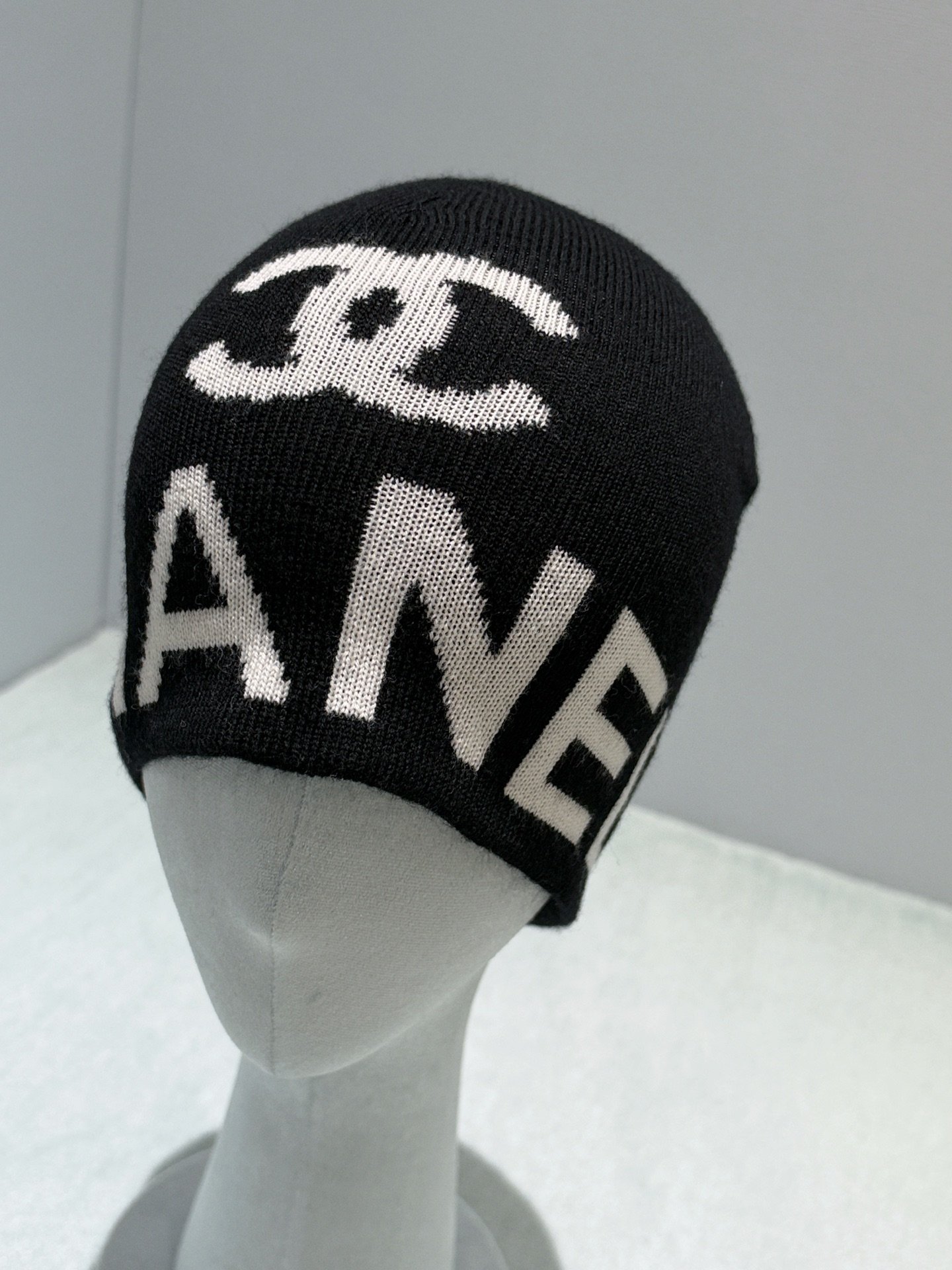 [CHANEL] 샤넬 26 로고 니트 비니
