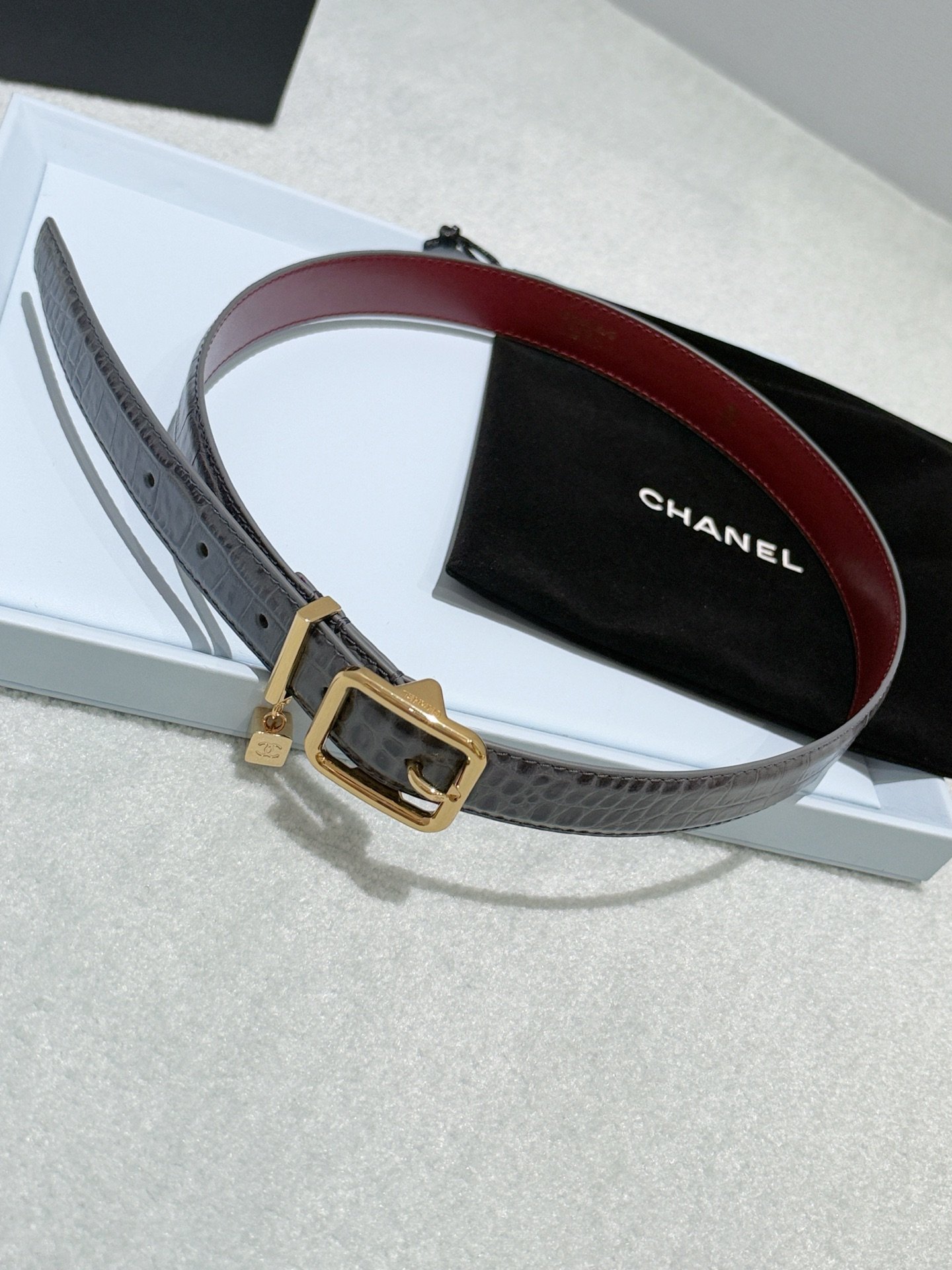 [CHANEL] 샤넬 크로커다일 엠보스 참 레더 벨트