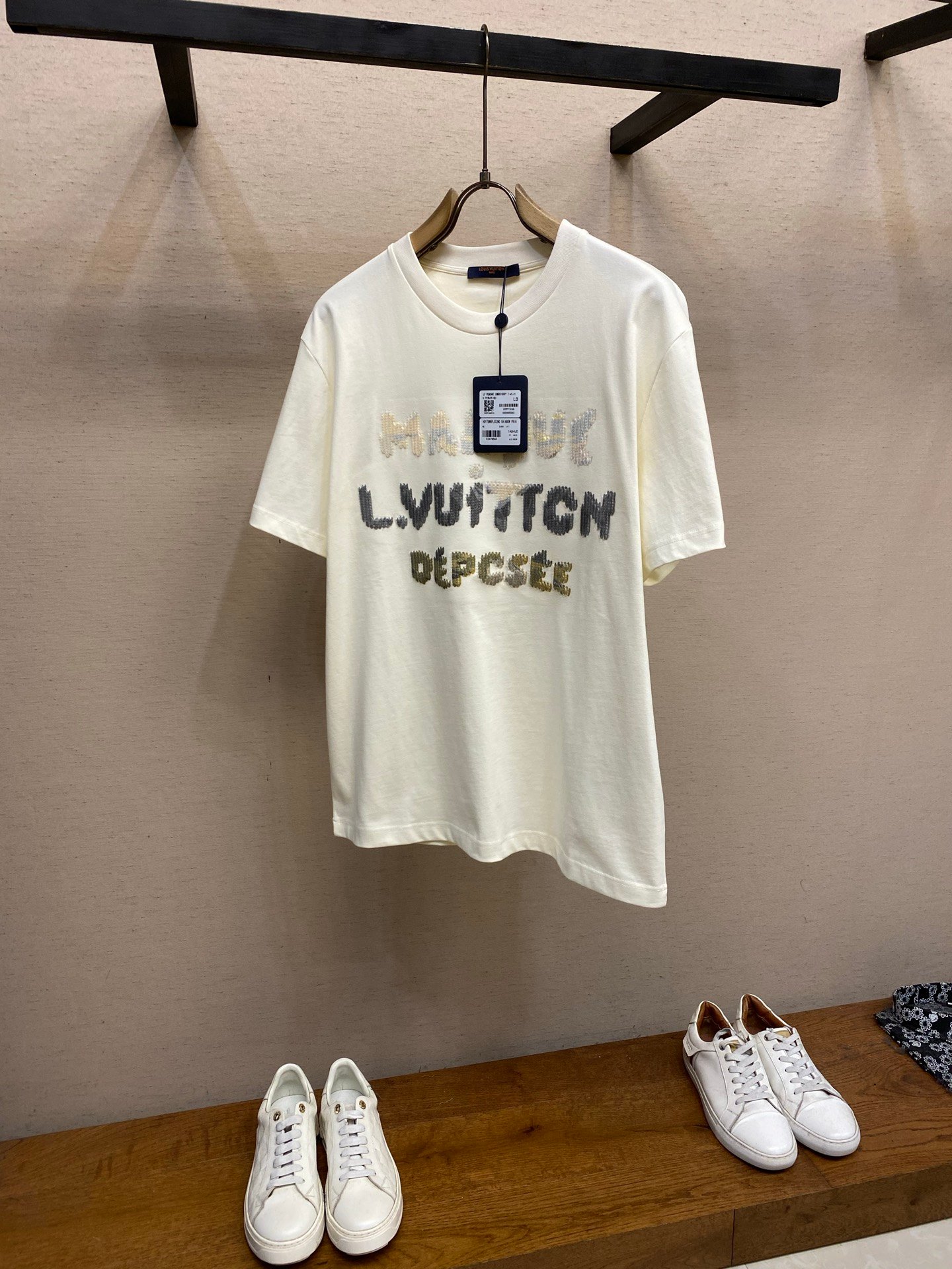 [LOUIS VUITTON] 루이비통 그라데이션 얀 자수 로고 코튼 반팔 티셔츠