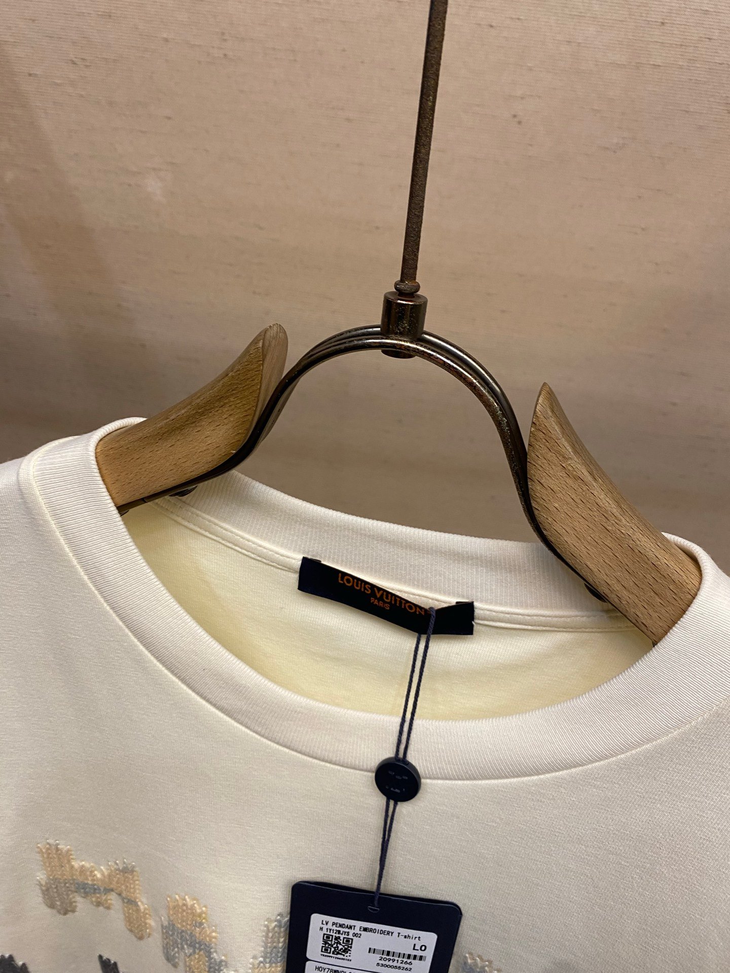 [LOUIS VUITTON] 루이비통 그라데이션 얀 자수 로고 코튼 반팔 티셔츠