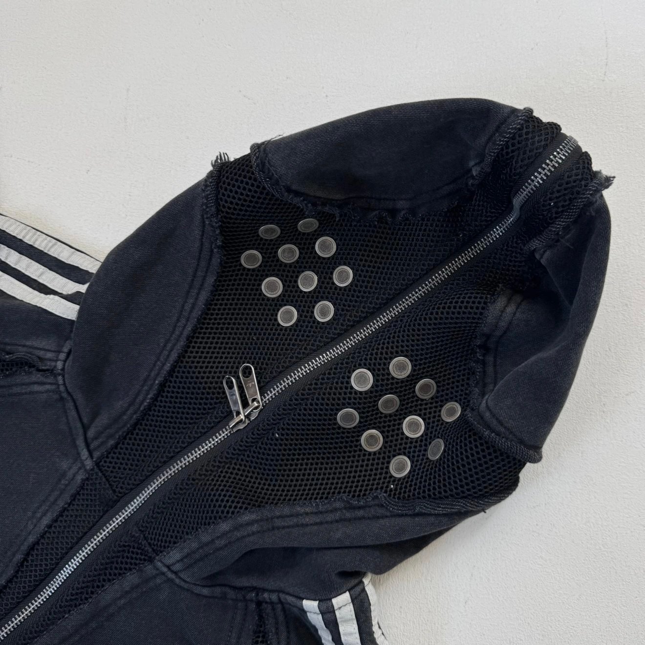 [Adidas originals x Thug club] 아디다스 오리지널스 x 터그 클럽 팀가이스트 워시드 마스크 후드 집업