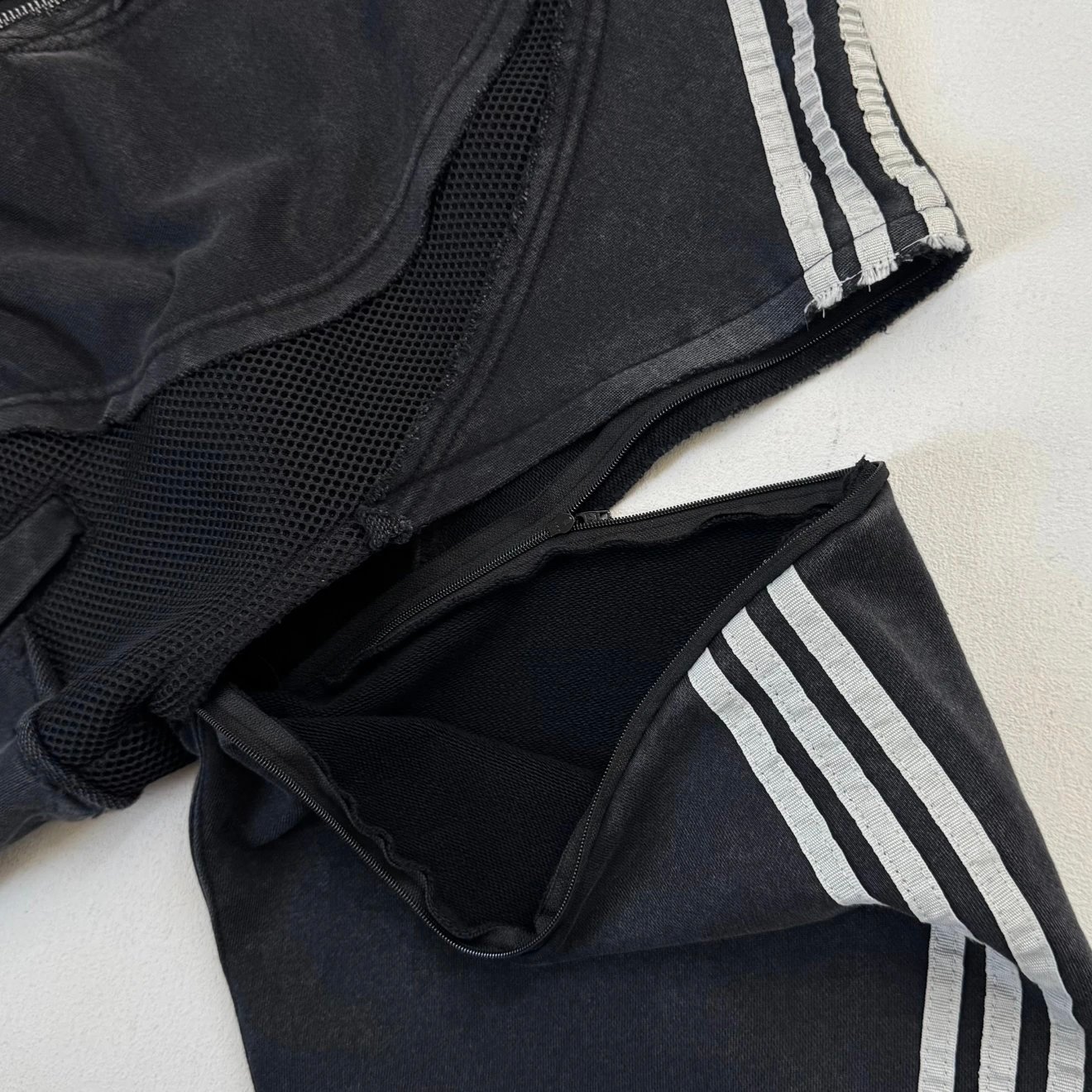 [Adidas originals x Thug club] 아디다스 오리지널스 x 터그 클럽 팀가이스트 워시드 마스크 후드 집업